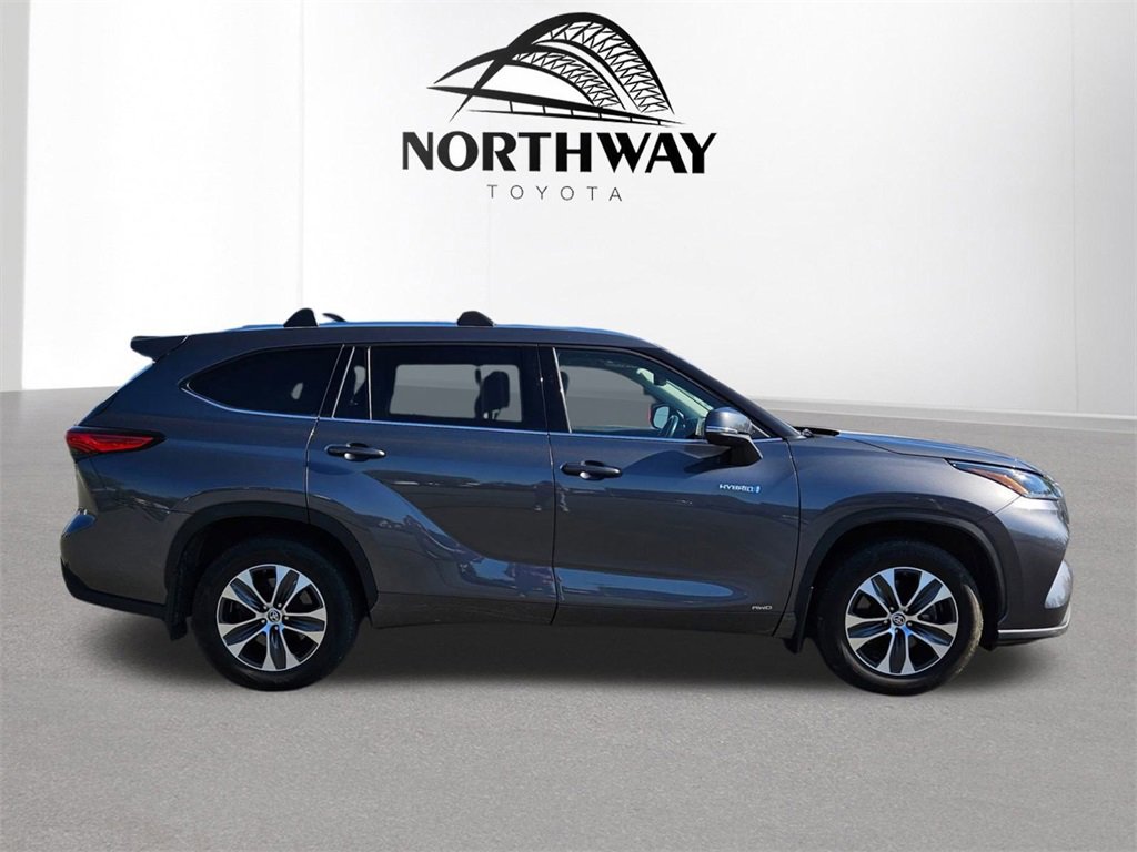 2021 Toyota Highlander Hybrid XLE photo 2