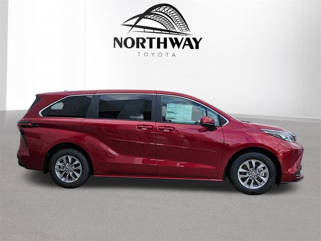 New 2026 Toyota Sienna LE 8 PASSENGER