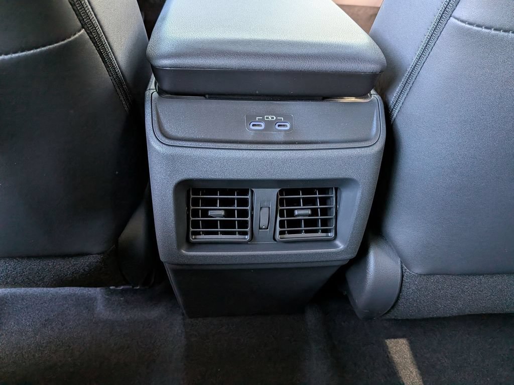 2026 Toyota C-HR SE - Photo 17