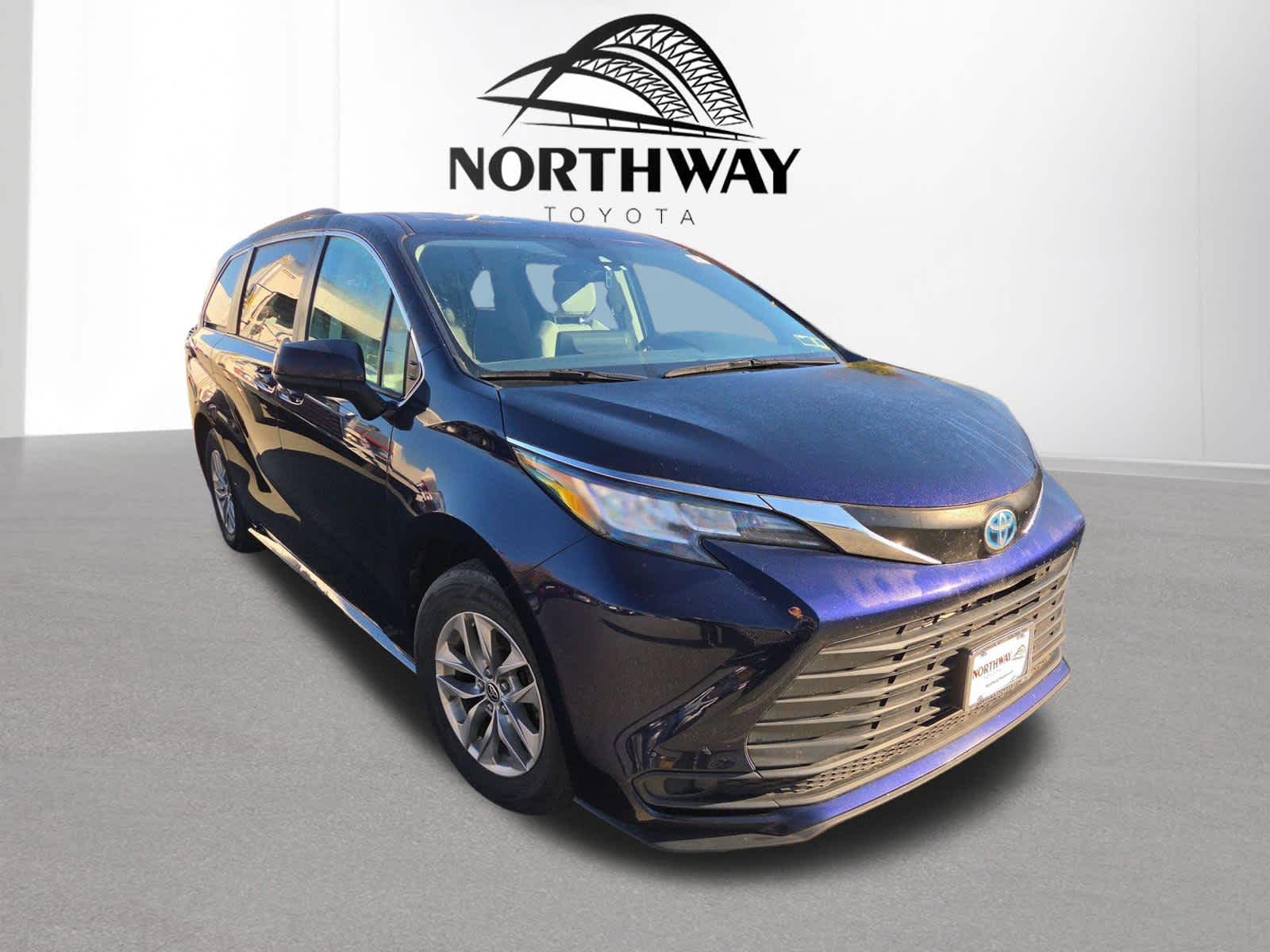 2022 Toyota Sienna Van Passenger Van 