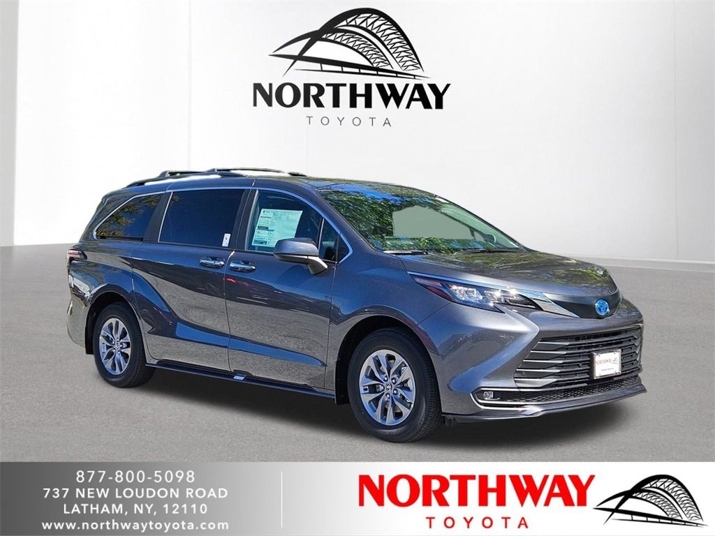2025 Toyota Sienna 8 PASSENGER 
