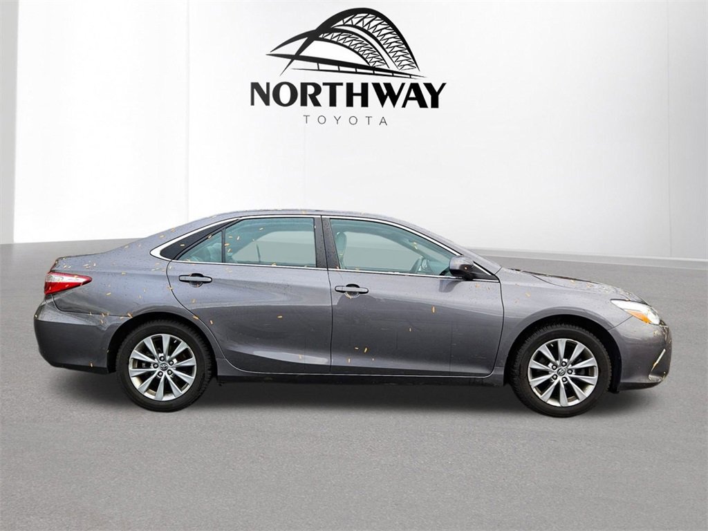 2015 Toyota Camry XLE photo 2