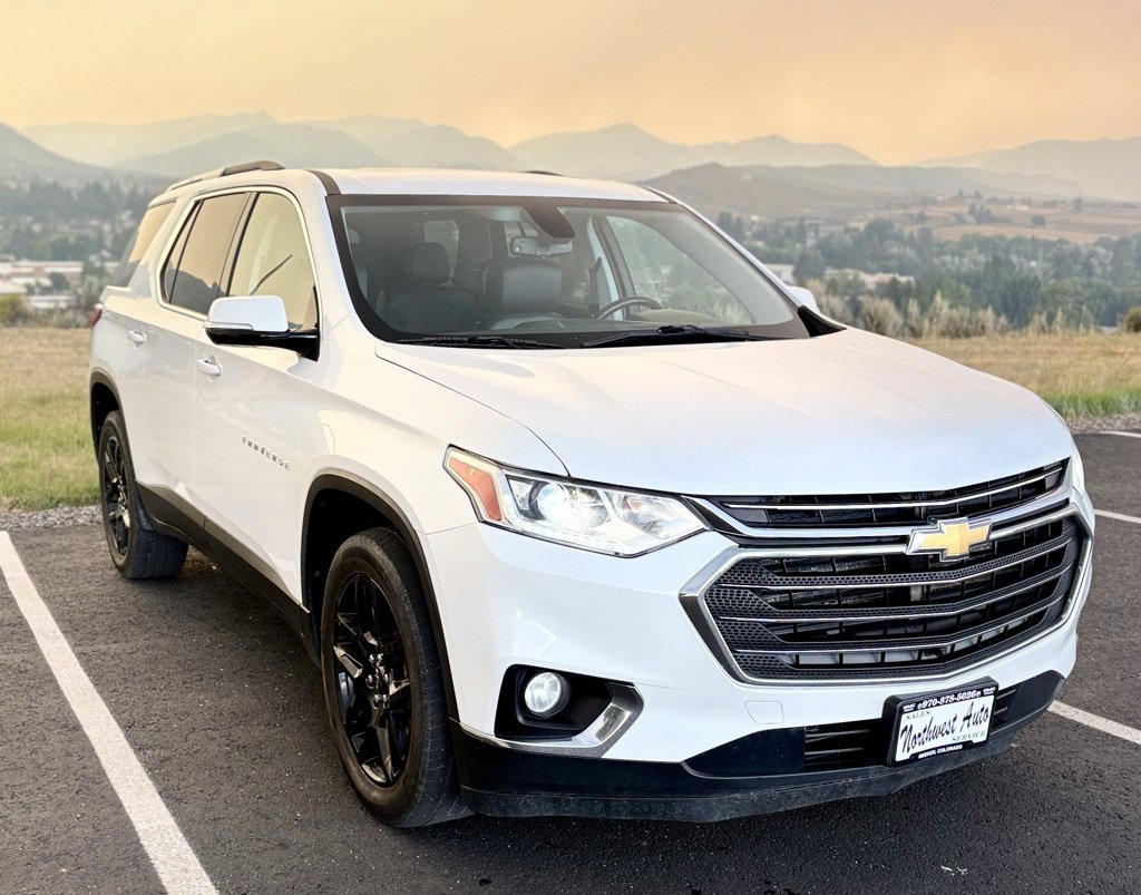 Used 2018 Chevrolet Traverse 3LT with VIN 1GNEVHKW2JJ264556 for sale in Meeker, CO