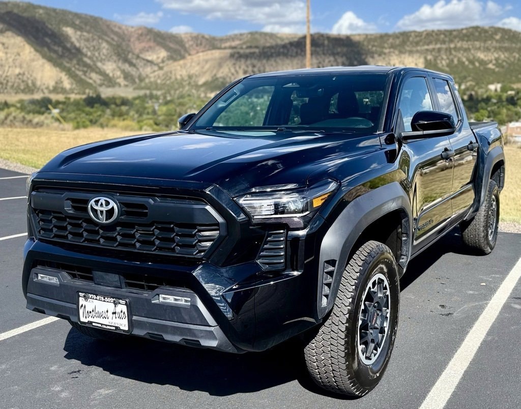 2024 Toyota Tacoma SR5's photo