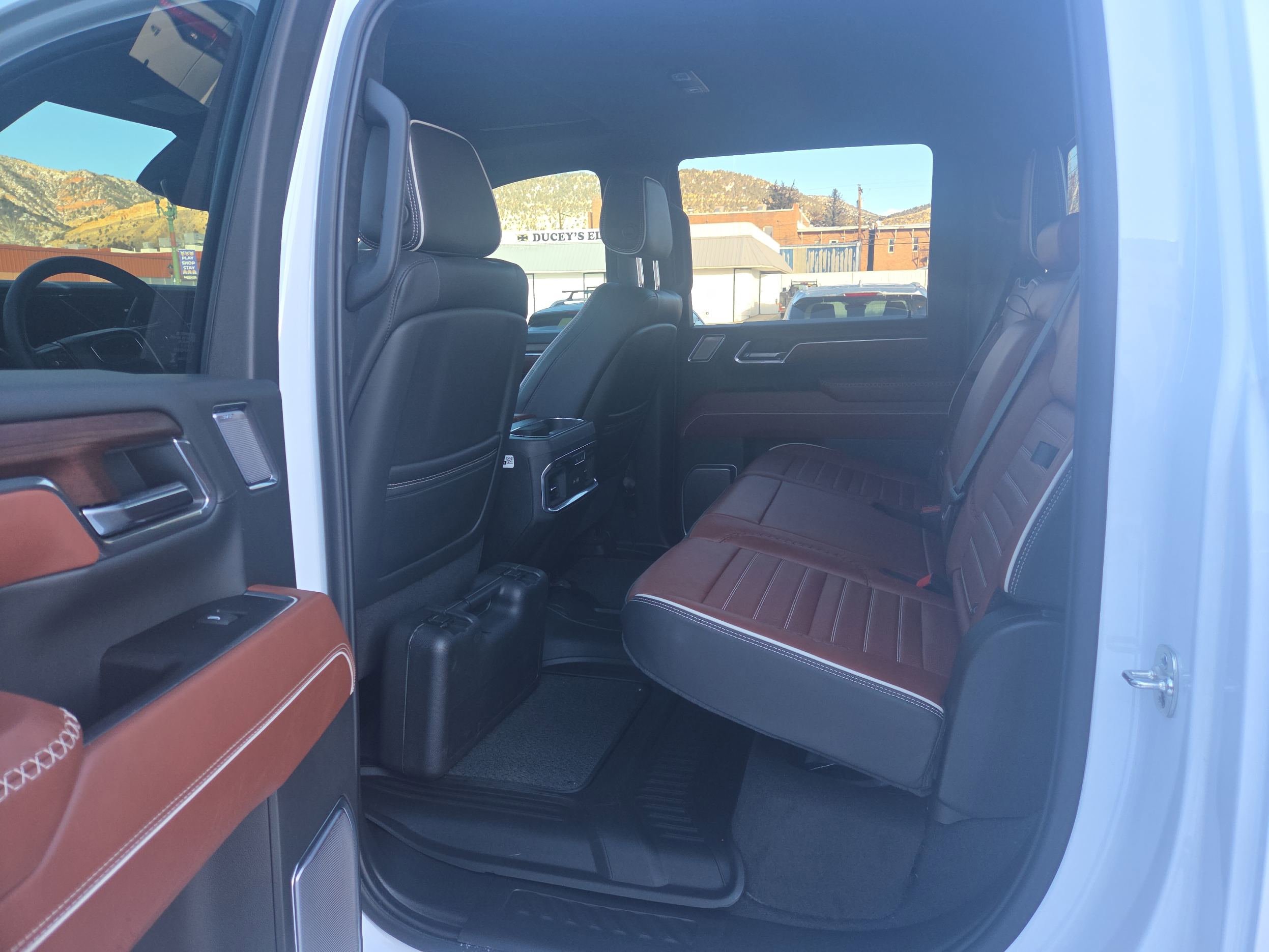 2025 GMC Sierra 3500HD Denali Ultimate - Photo 10
