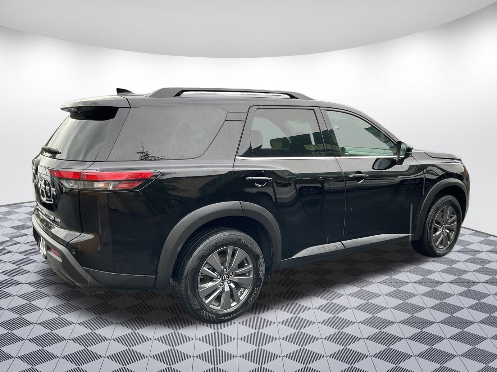 2024 Nissan Pathfinder SV photo 3