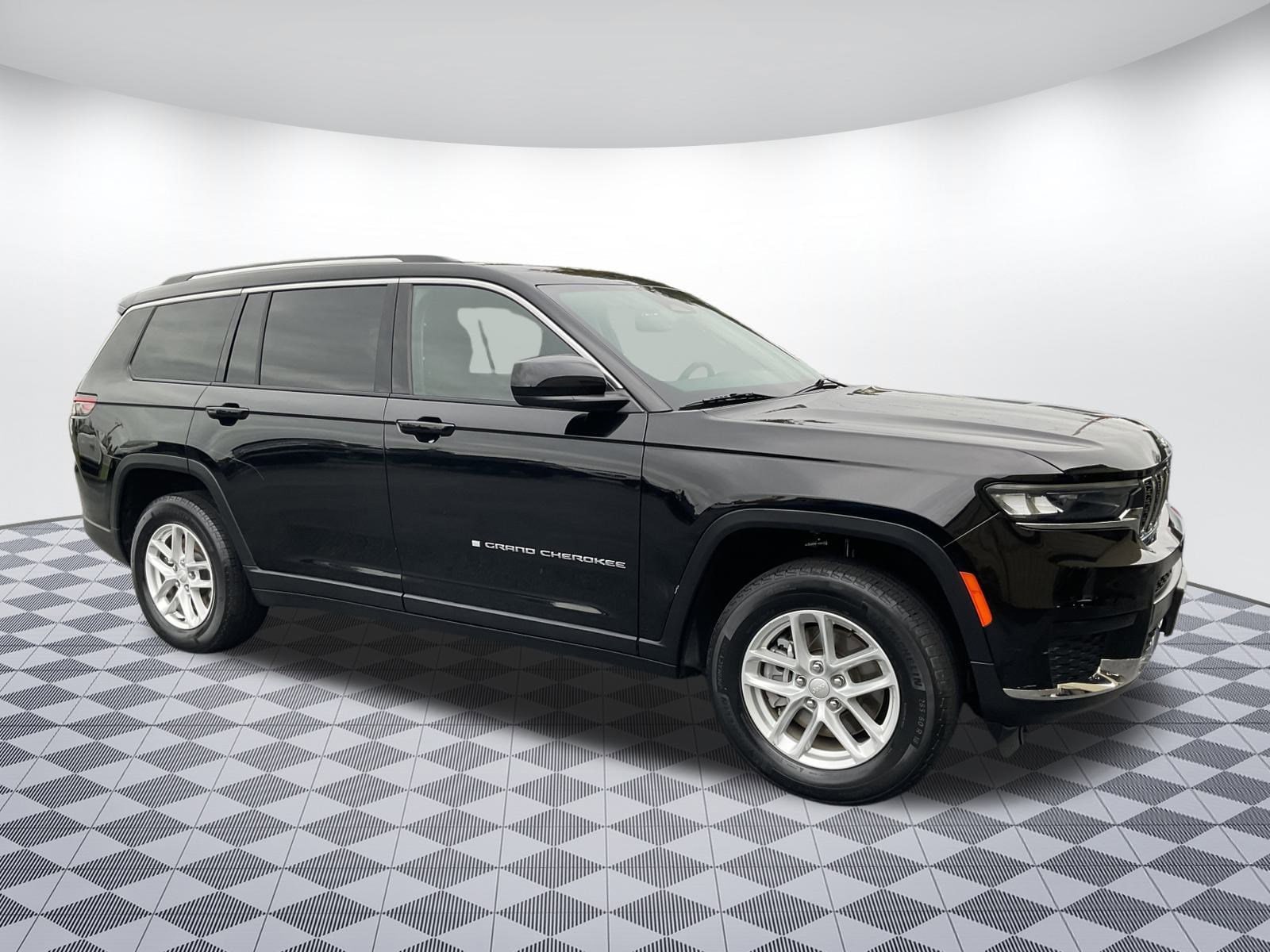 2023 Jeep Grand Cherokee L Laredo's photo