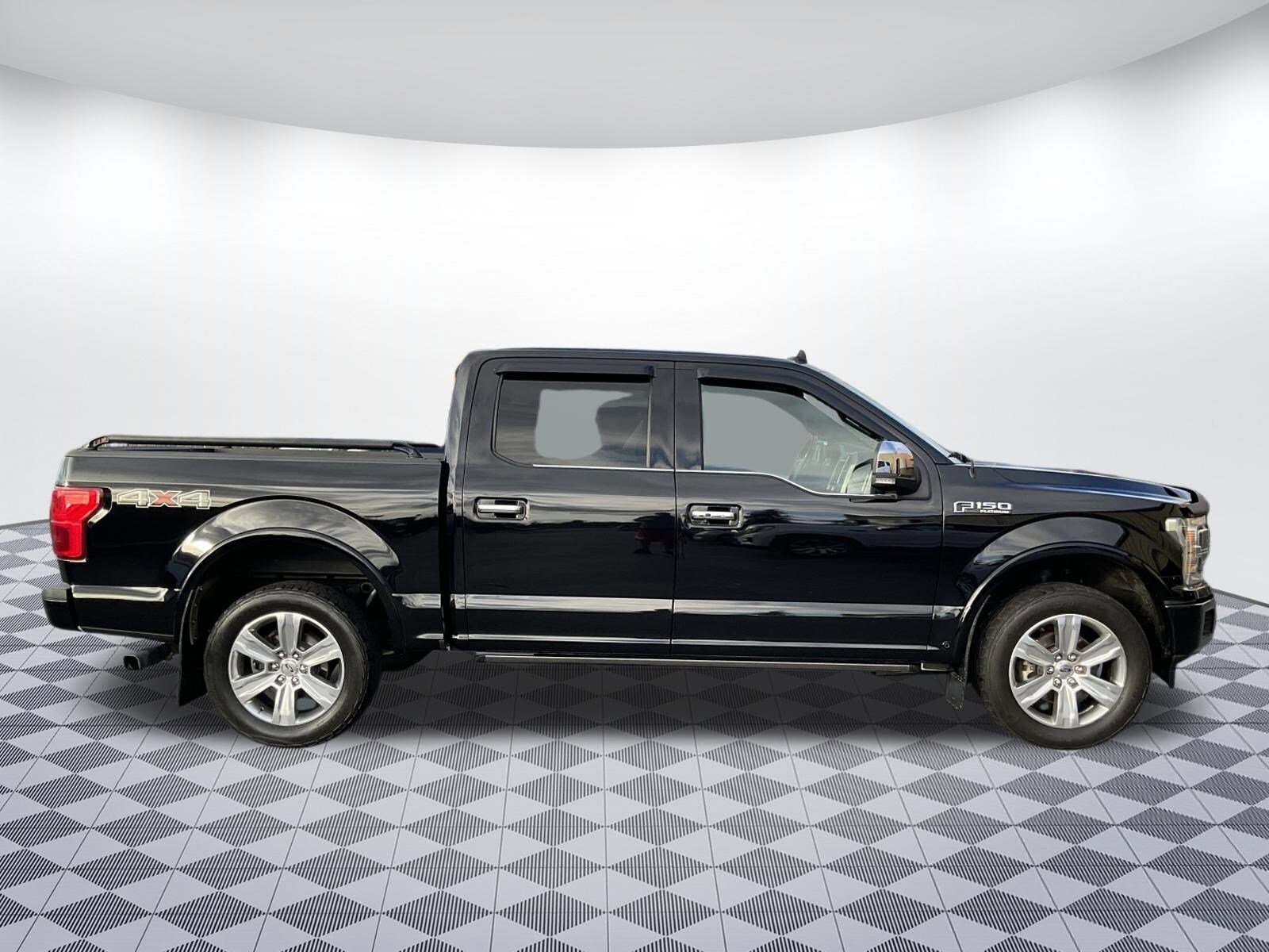 2018 Ford F-150 Platinum photo 2