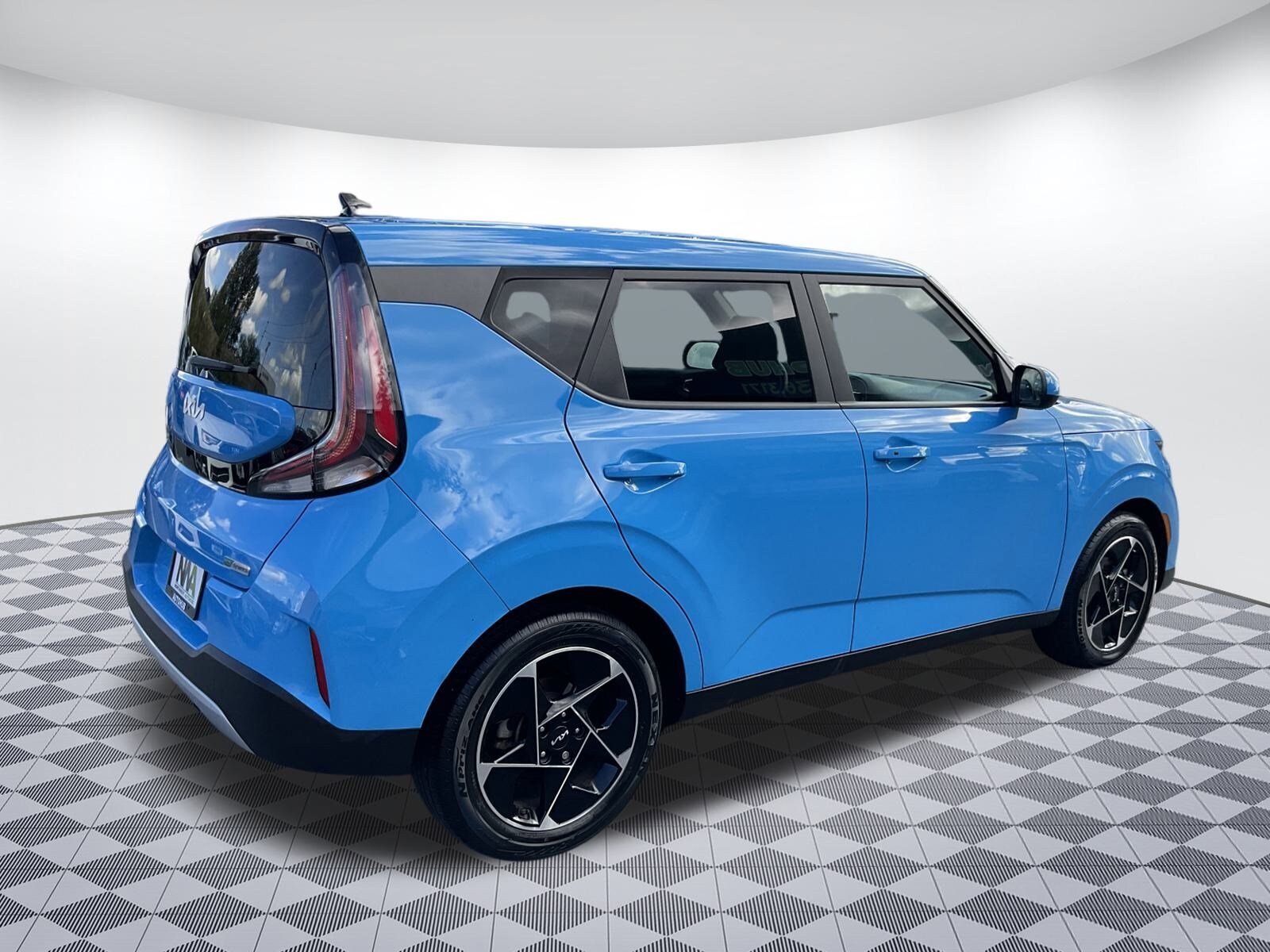 2023 Kia Soul EX photo 2