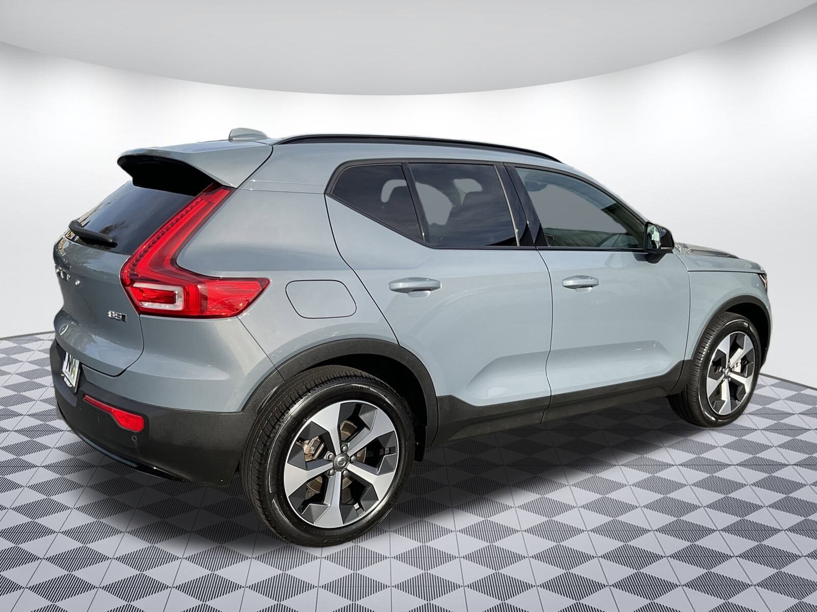 2023 Volvo XC40 Plus photo 3