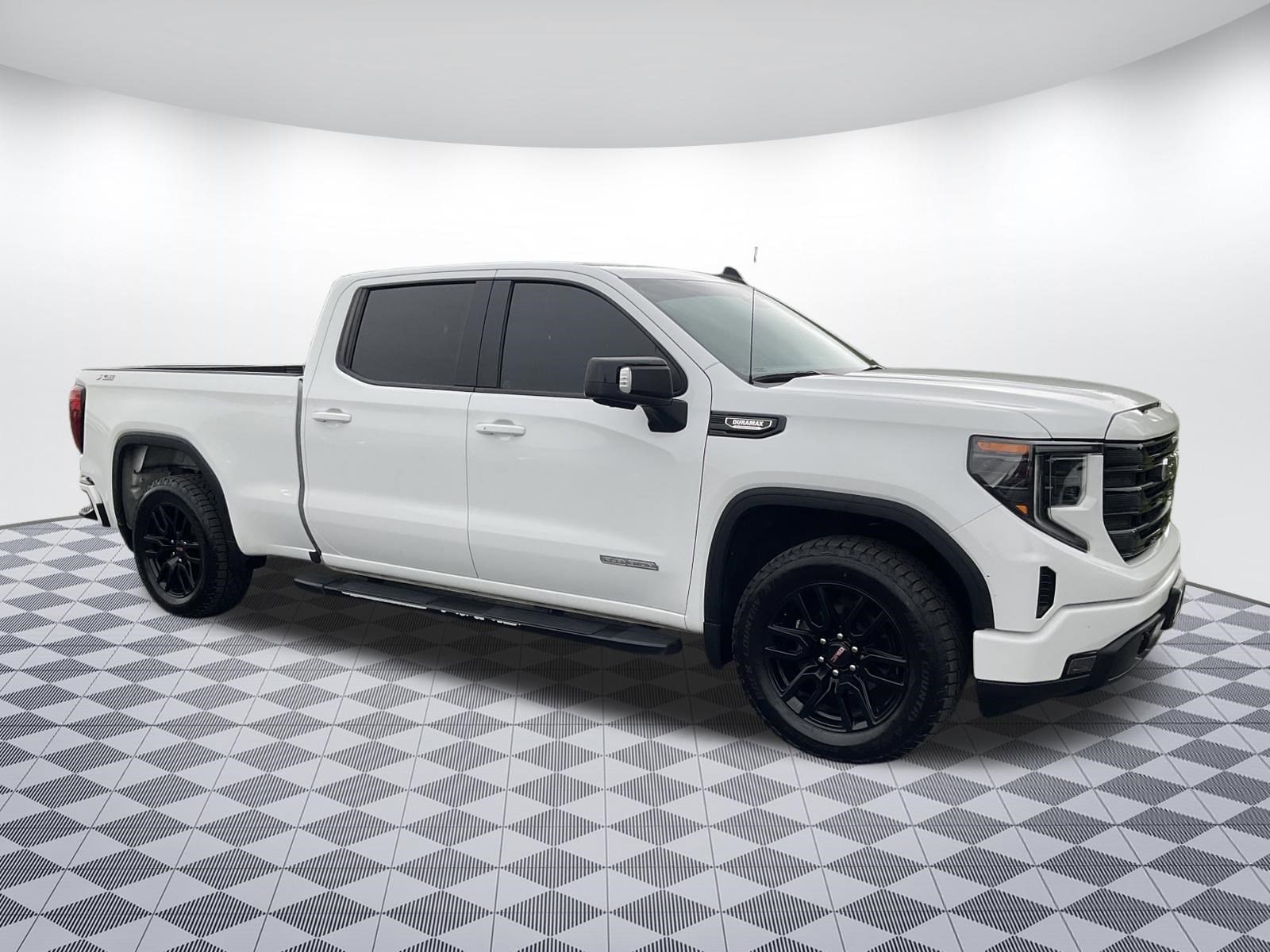 2022 GMC Sierra Elevation 4WD Crew Cab Short Box's photo