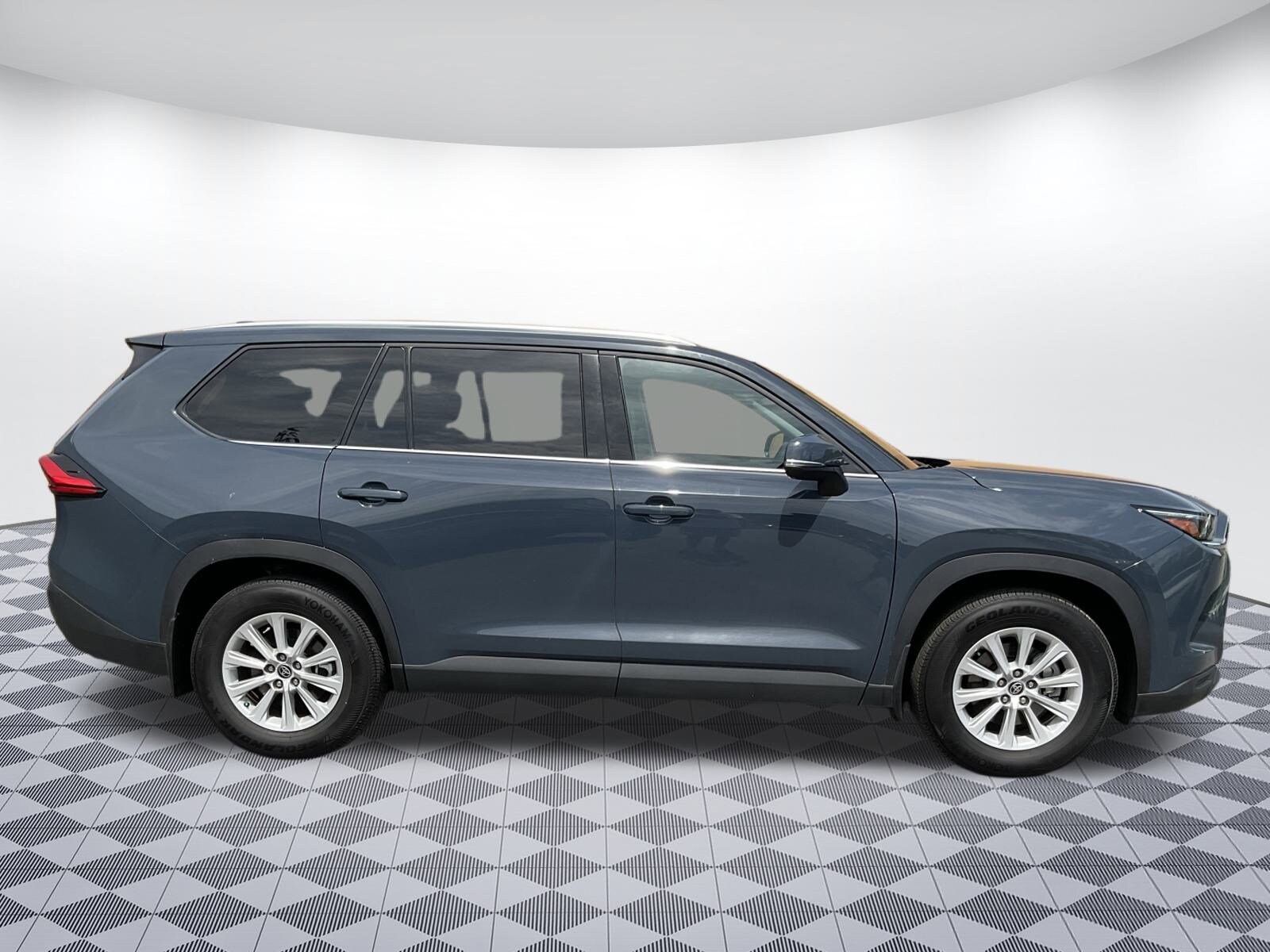 2024 Toyota Grand Highlander XLE photo 2