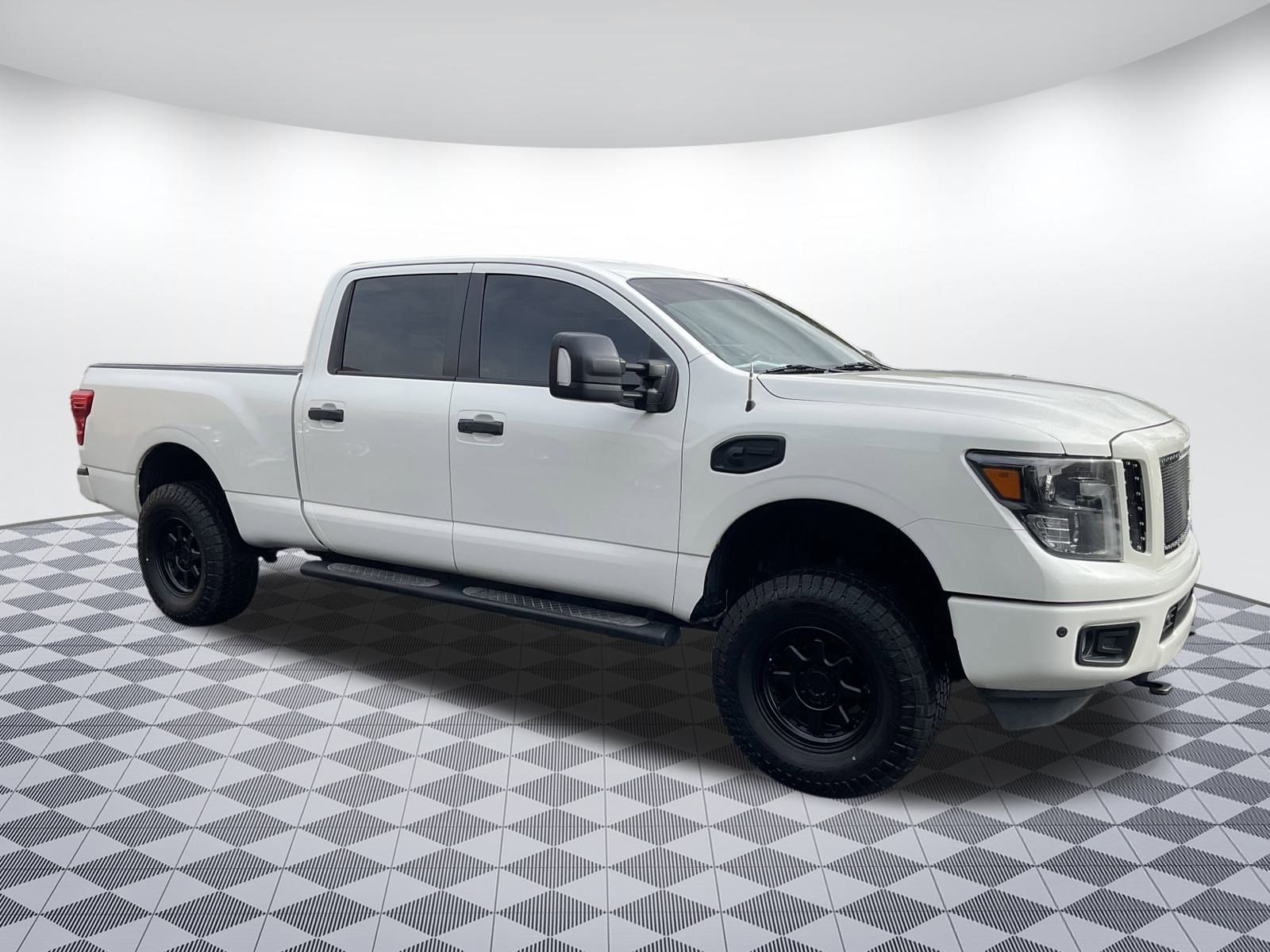 2019 Nissan Titan XD SL's photo