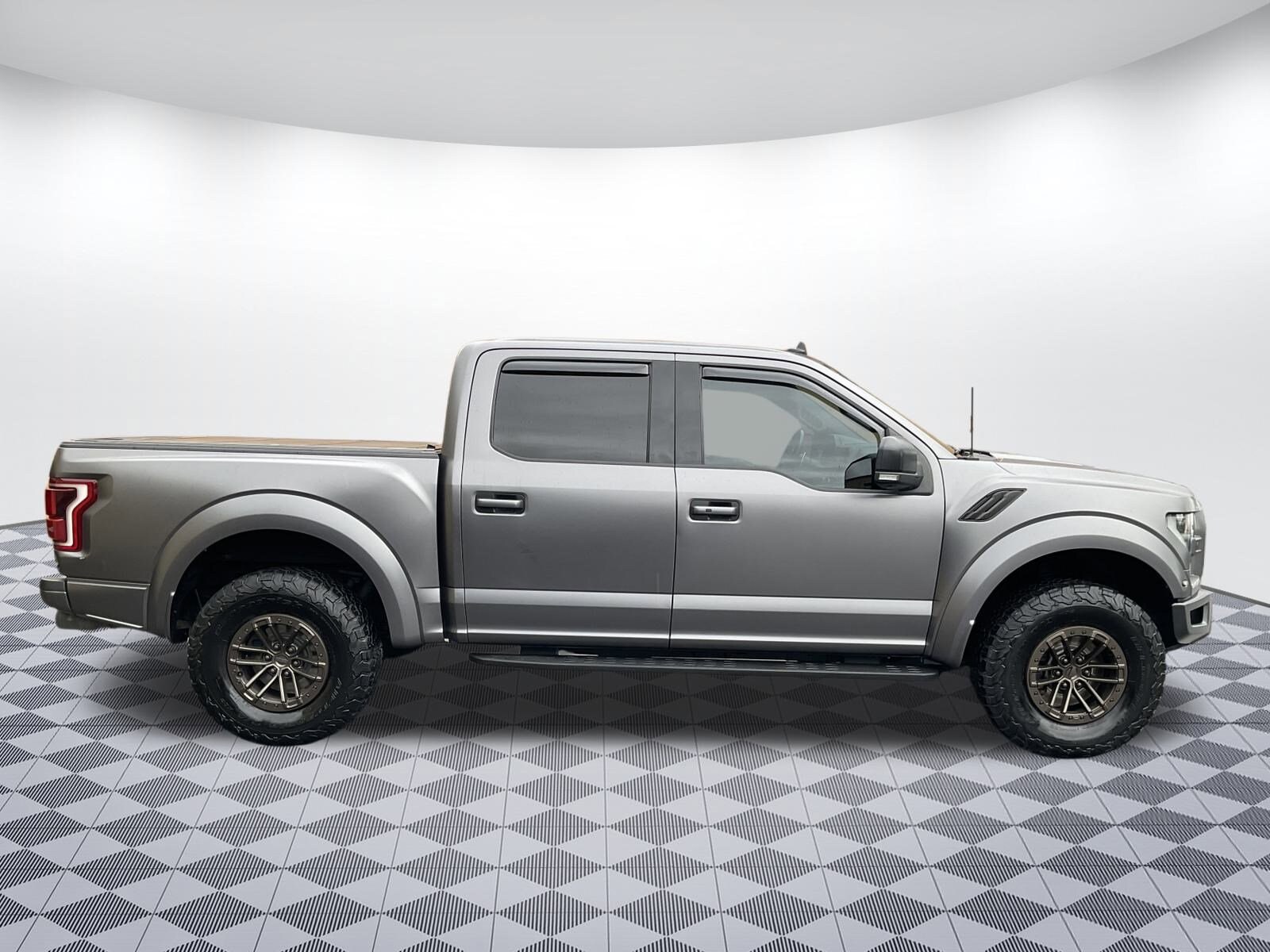 2019 Ford F-150 Raptor photo 2