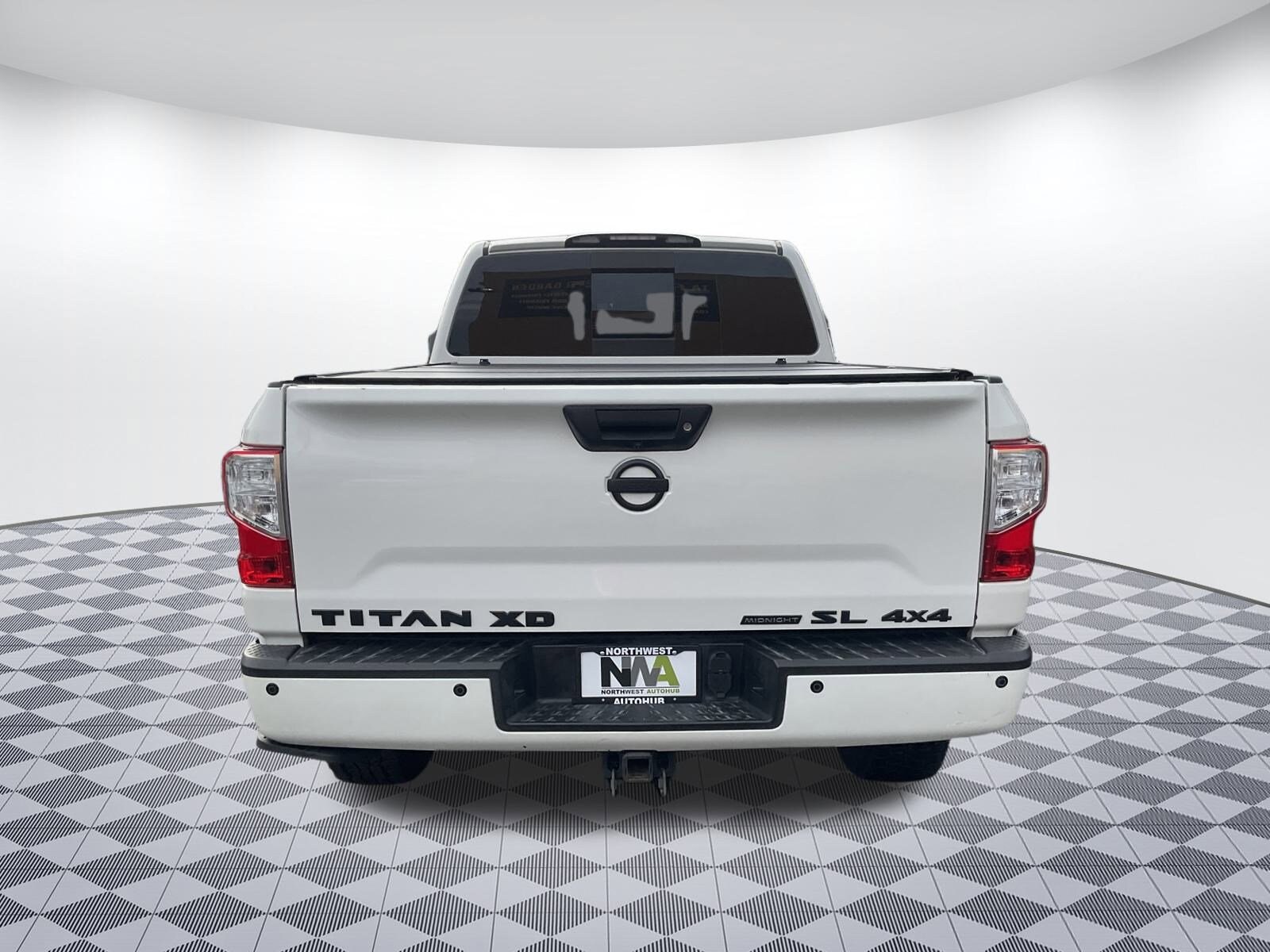 2019 Nissan Titan SL photo 4