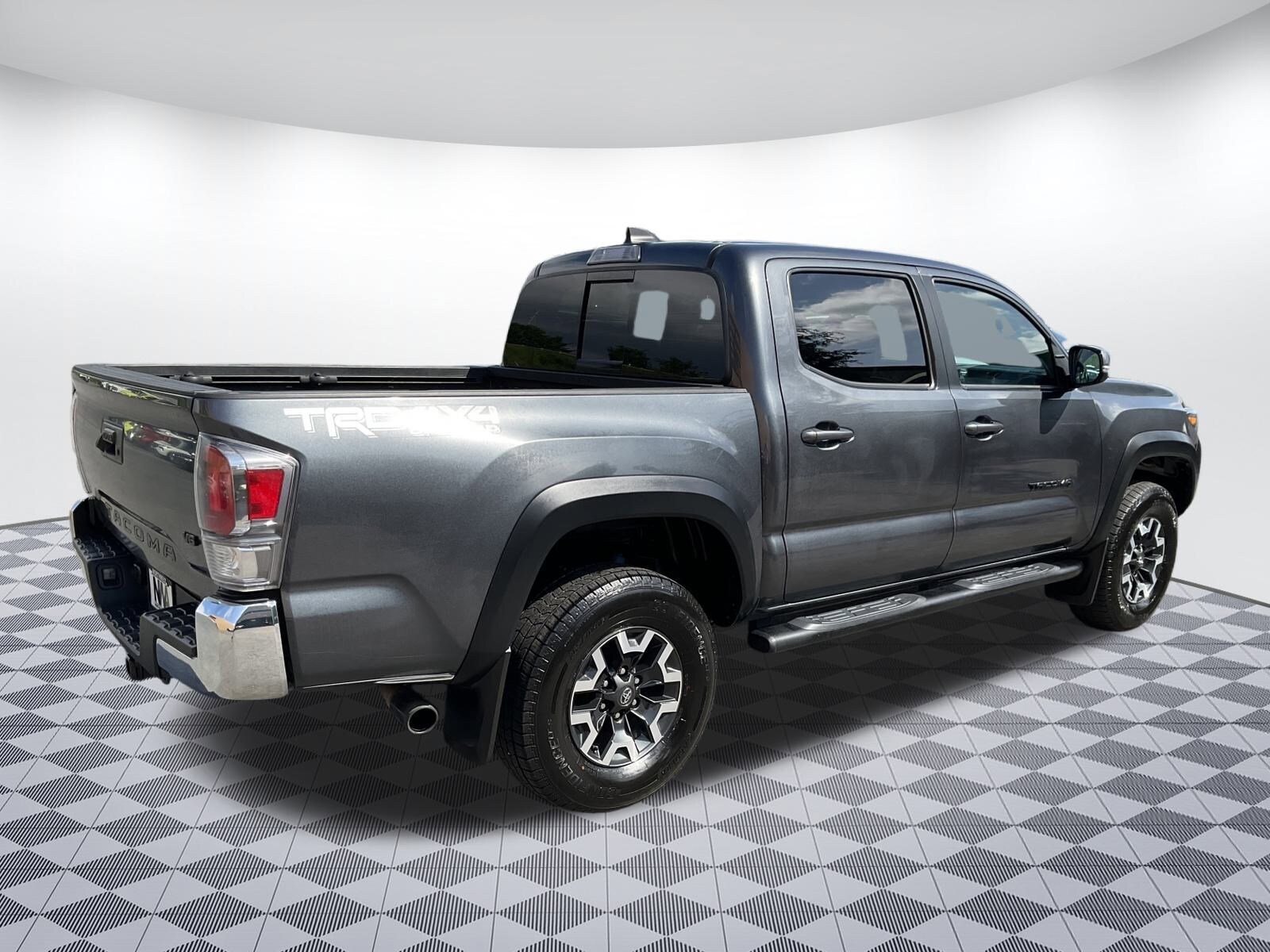 2023 Toyota Tacoma TRD photo 3