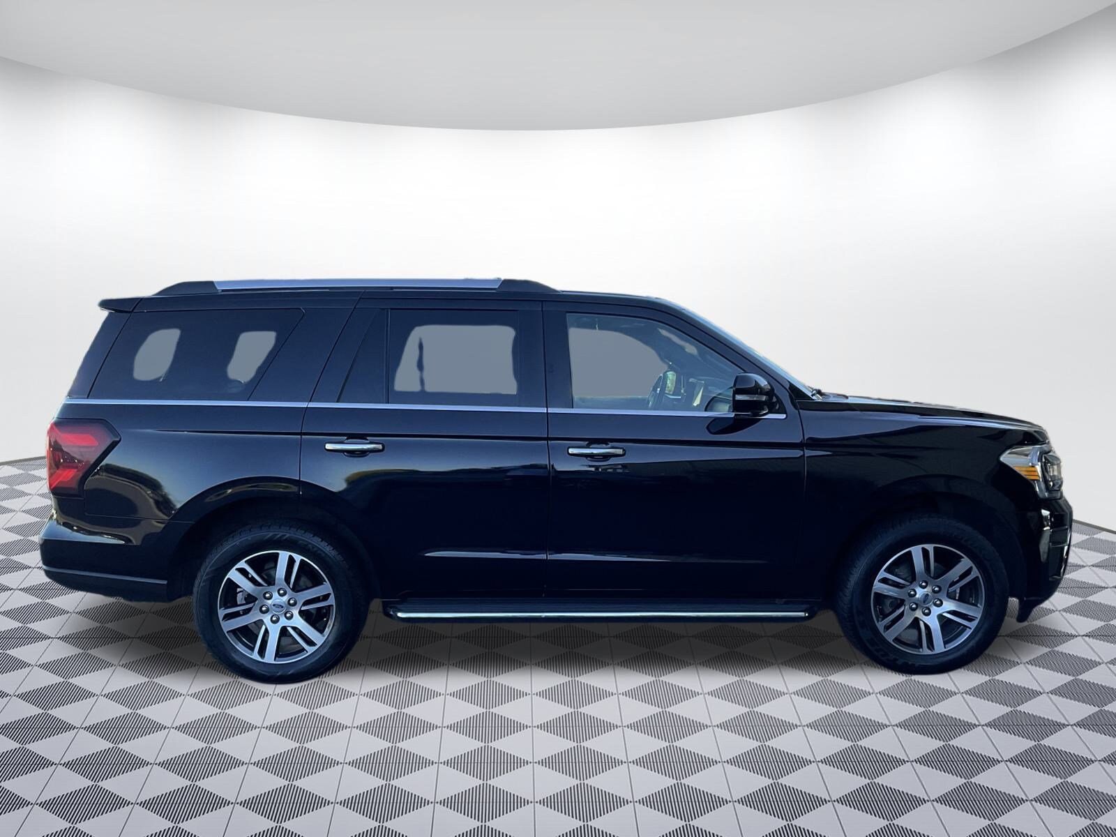 2022 Ford Expedition Limited photo 2