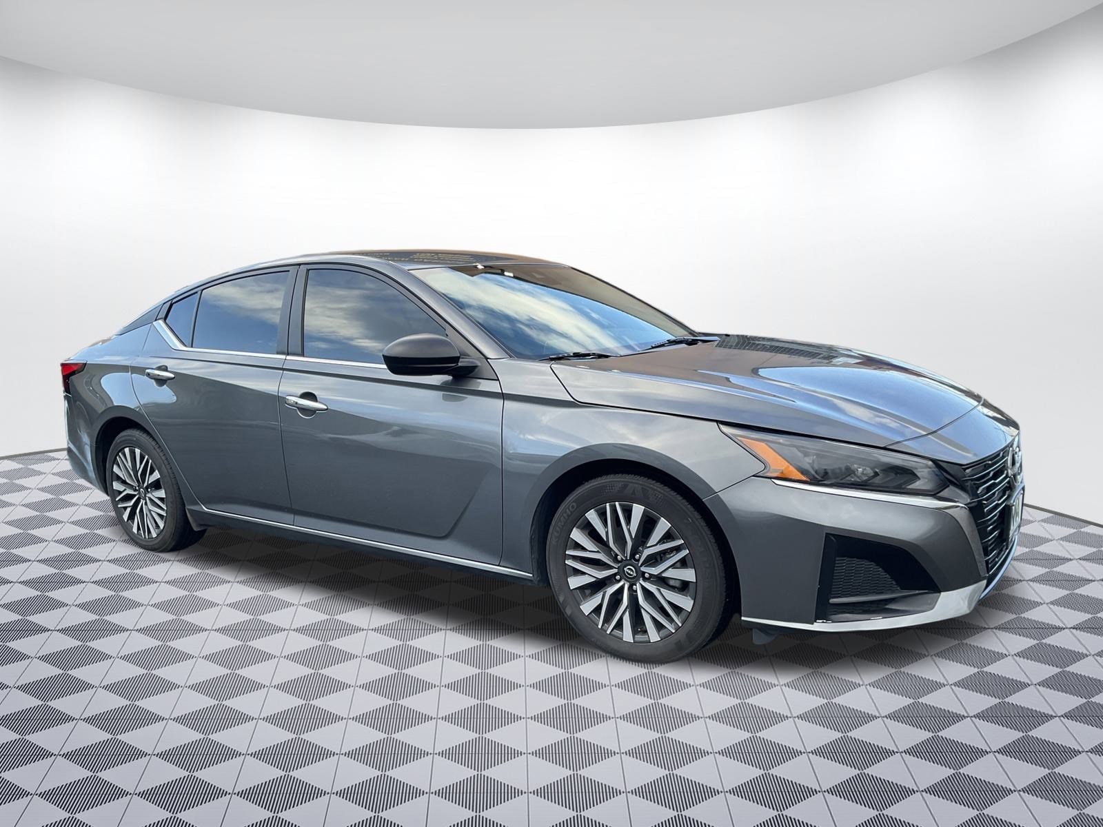 2024 Nissan Altima SV's photo