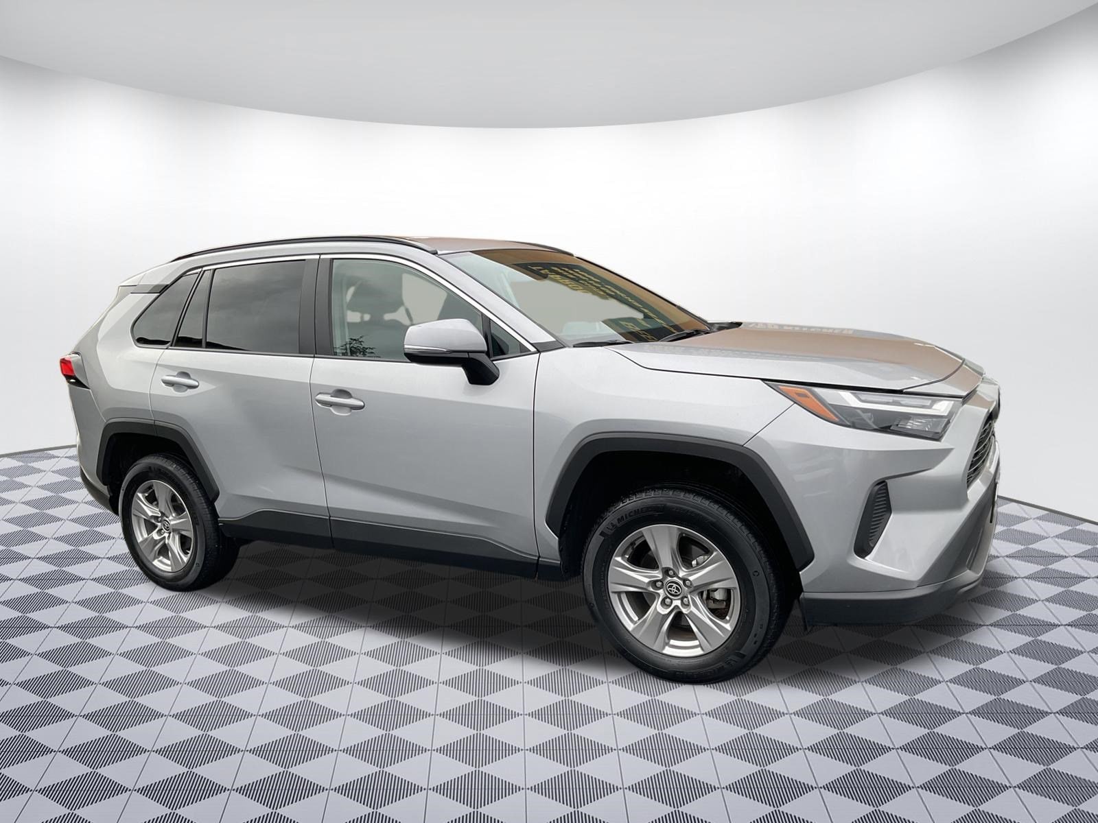 2025 Toyota RAV4 XLE AWD's photo