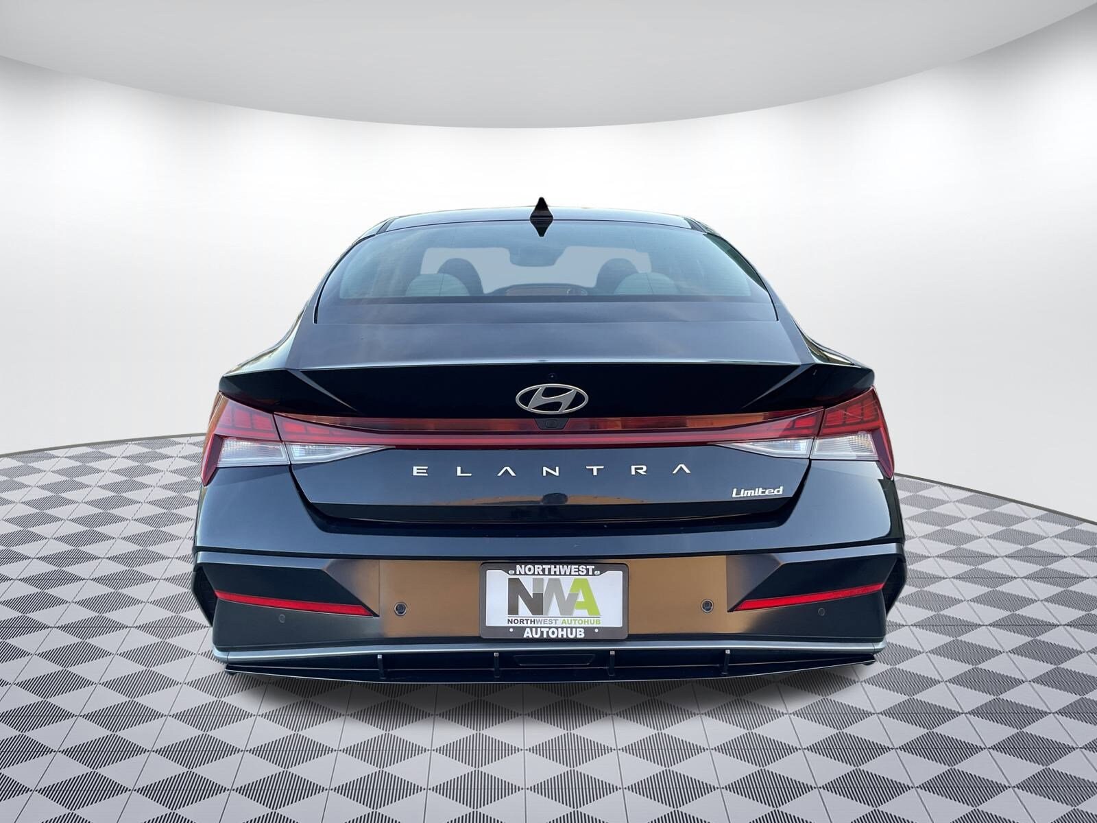 2024 Hyundai Elantra Limited photo 4
