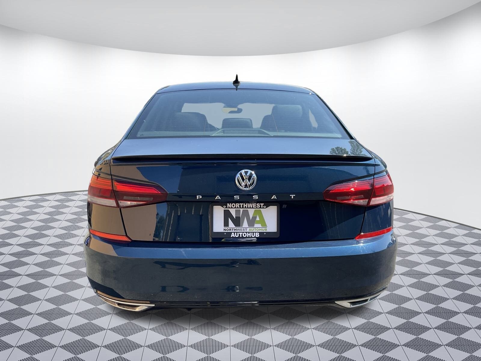 2021 Volkswagen Passat 2.0T R-Line photo 4