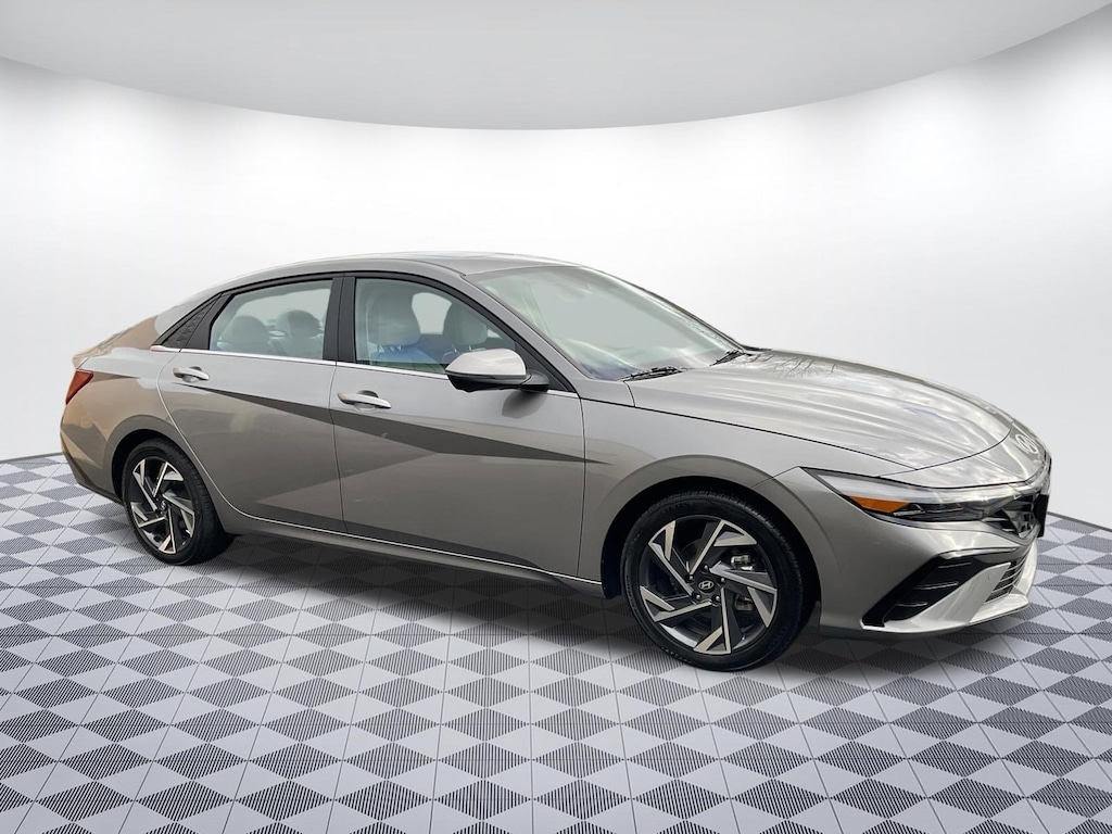 Used 2024 Hyundai Elantra Limited Sedan