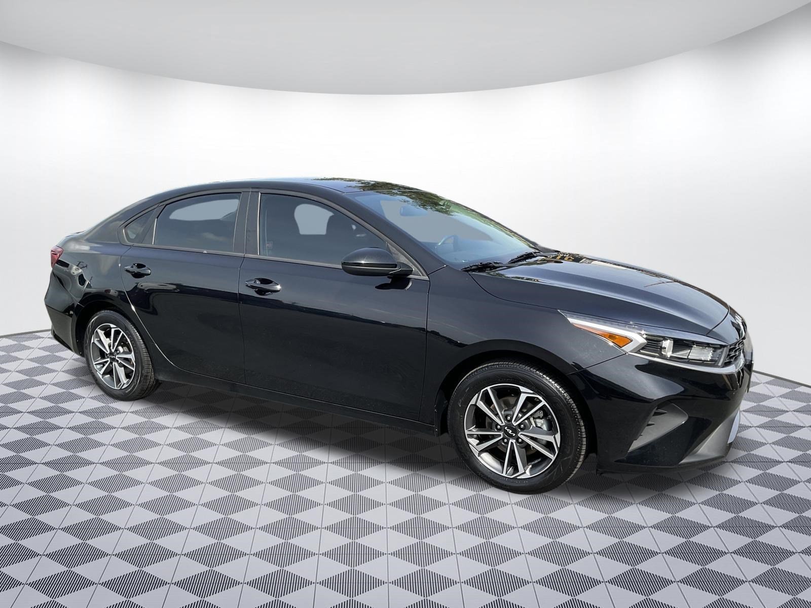 2023 Kia Forte LXS AT's photo