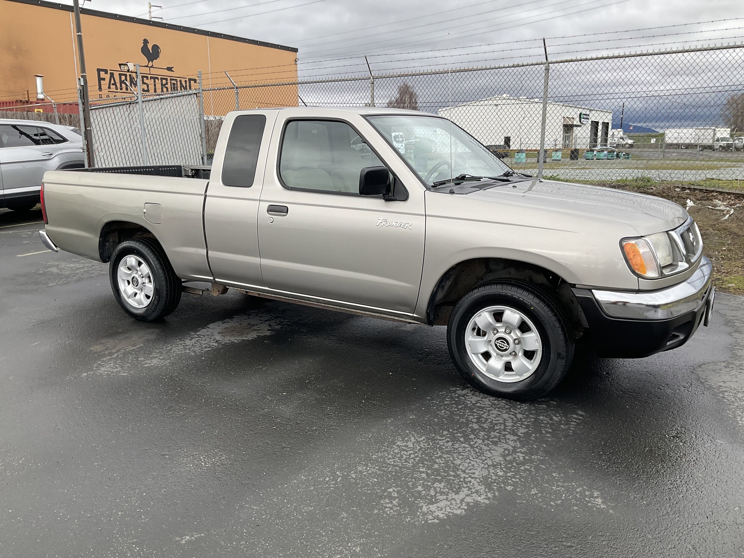 2000 Nissan Frontier XE