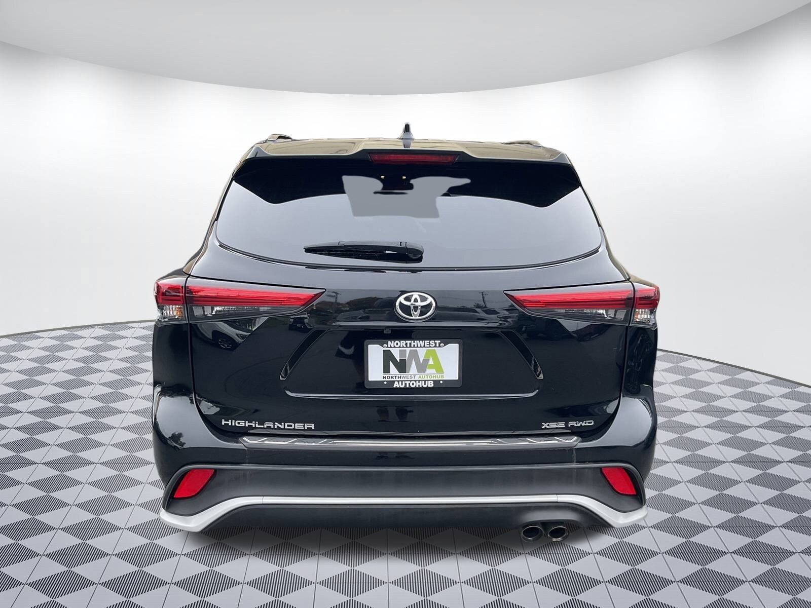 2023 Toyota Highlander XSE photo 2