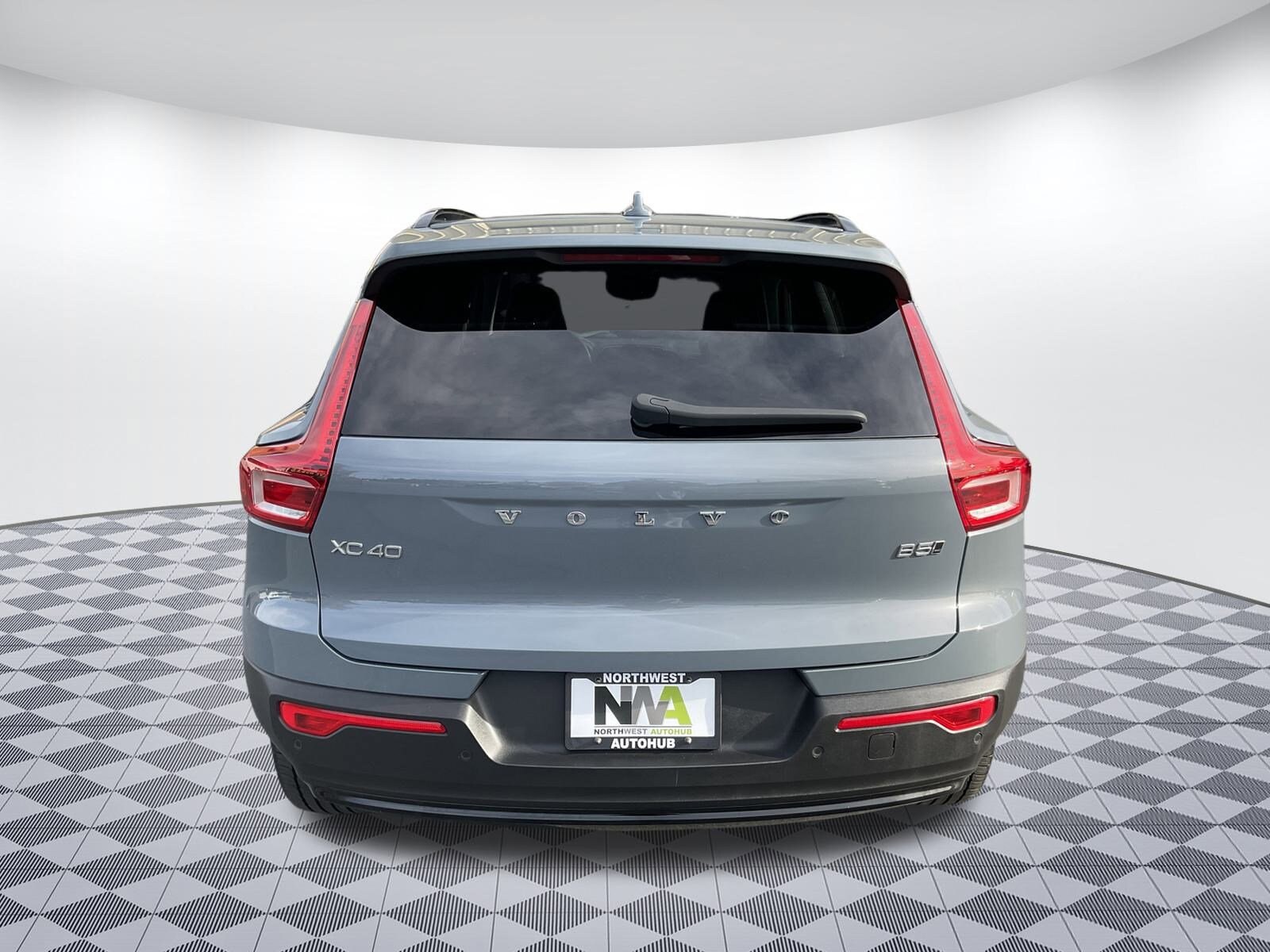 2023 Volvo XC40 Plus photo 4