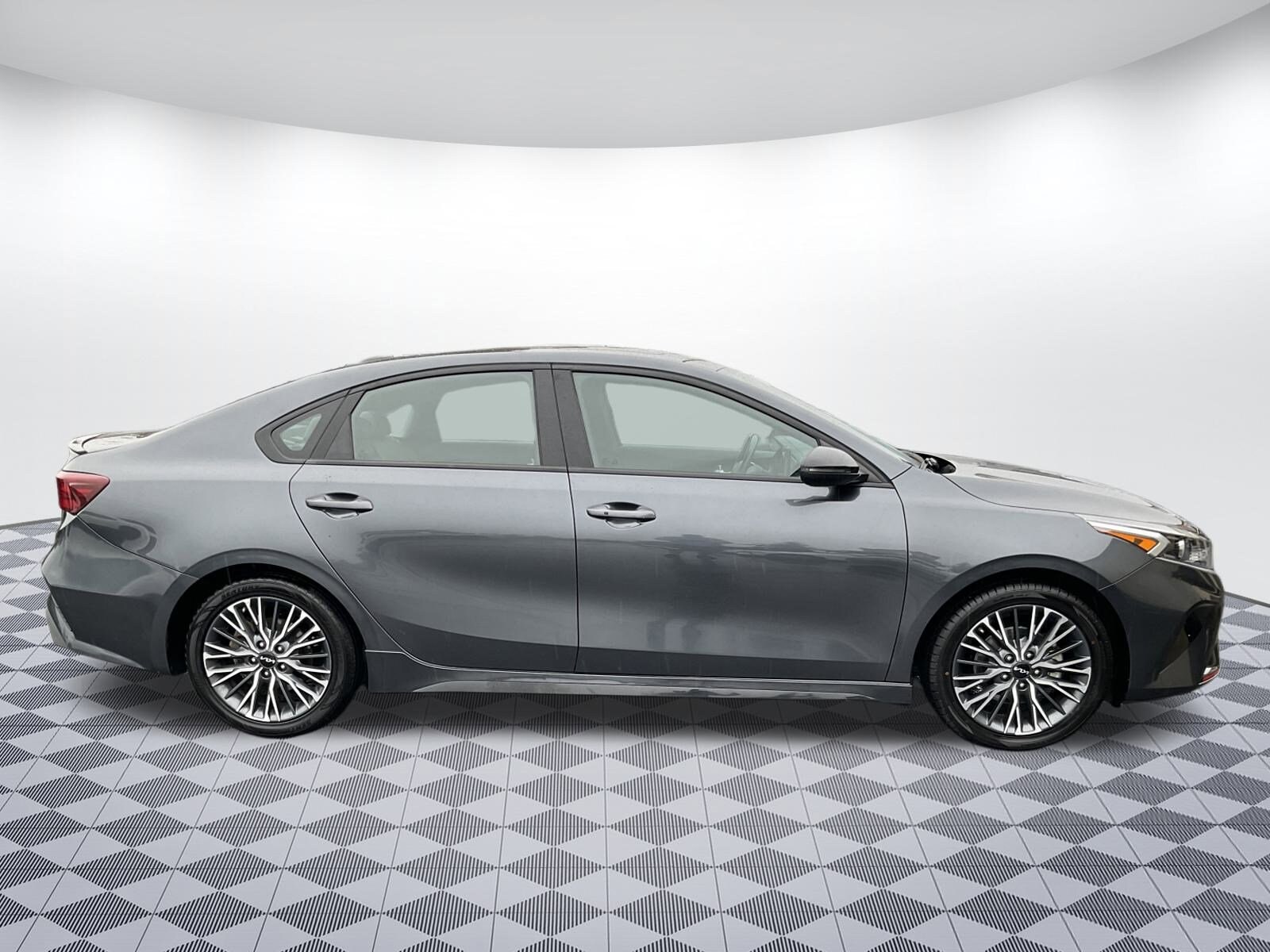 2023 Kia Forte GT-Line photo 2