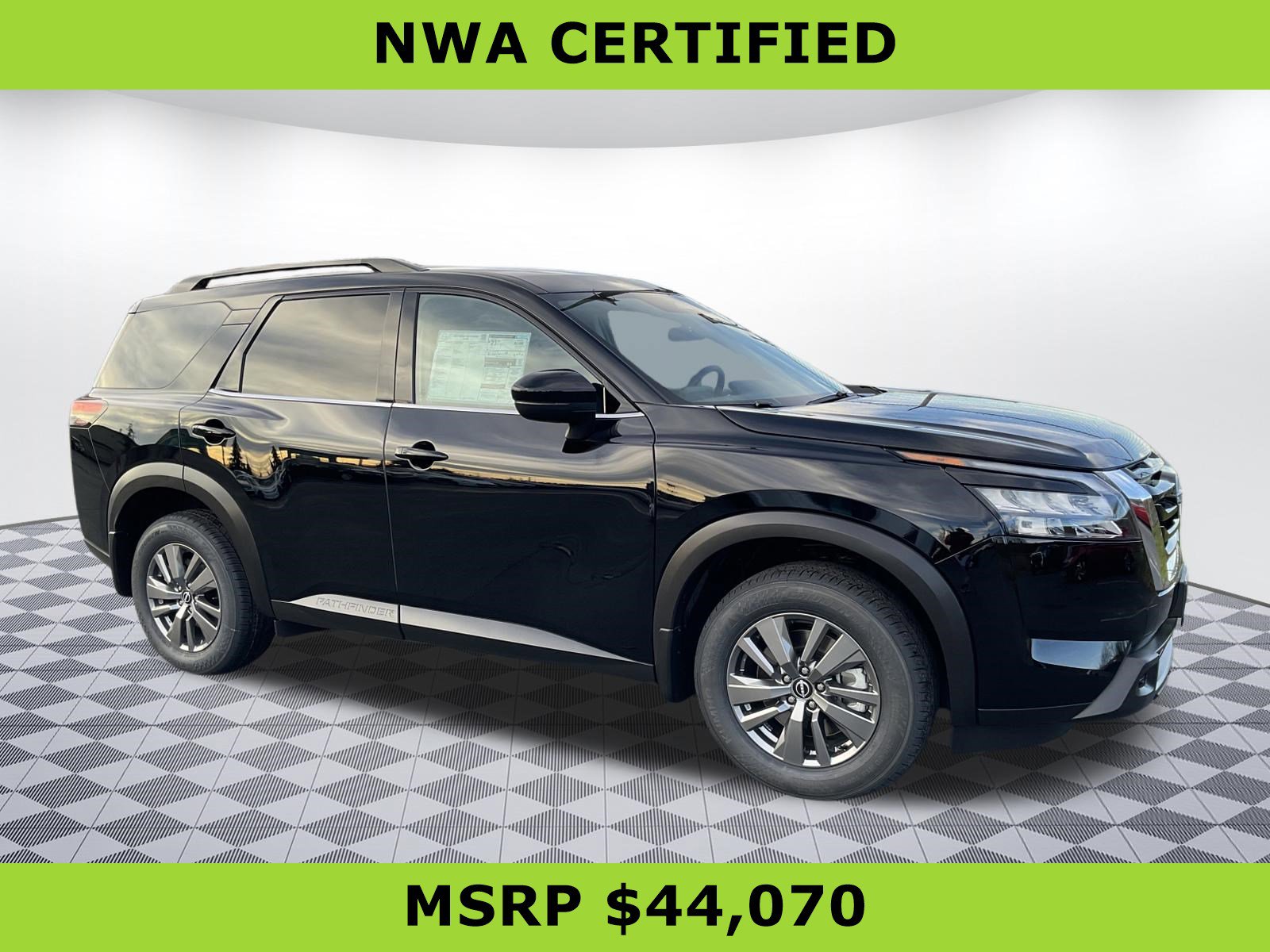 2025 Nissan Pathfinder SV 4WD's photo