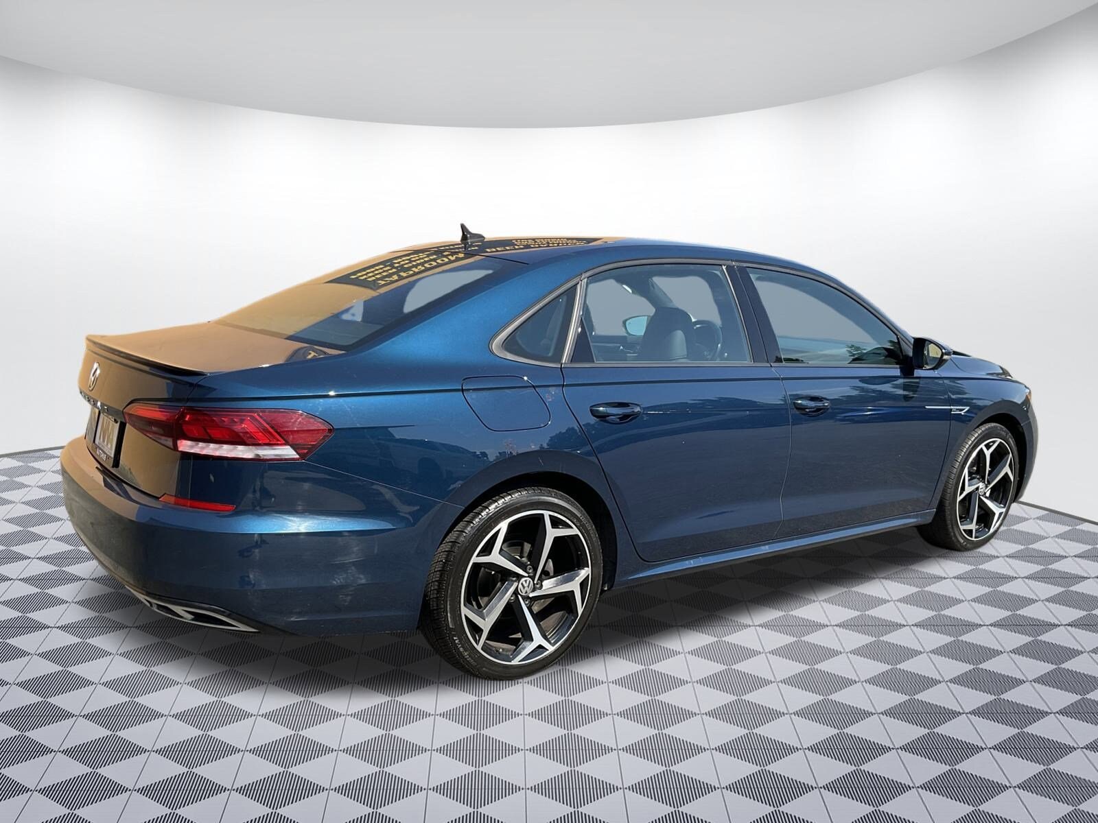 2021 Volkswagen Passat 2.0T R-Line photo 3