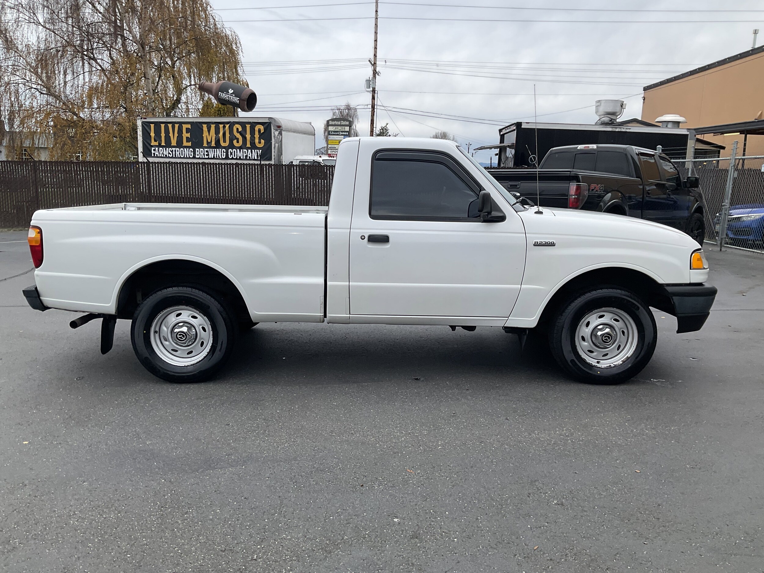 2003 Mazda B-Series SX photo 2