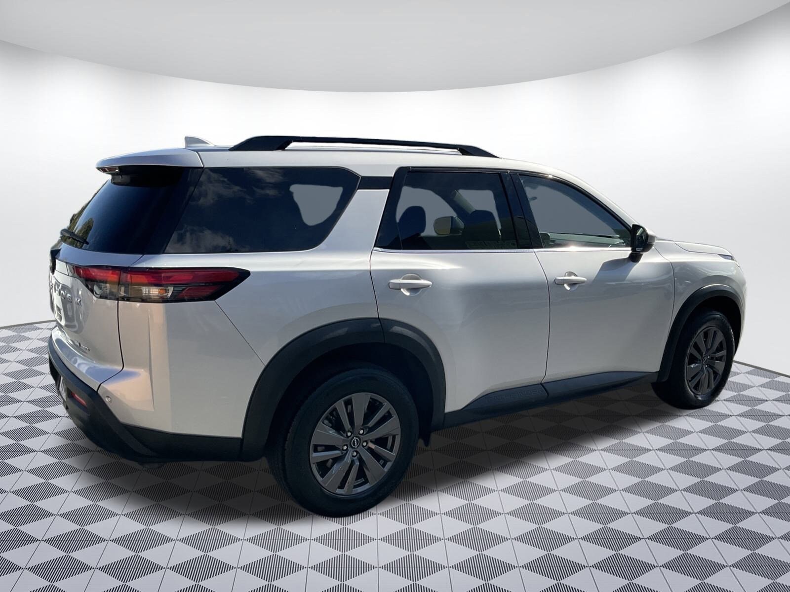 2024 Nissan Pathfinder SV photo 3