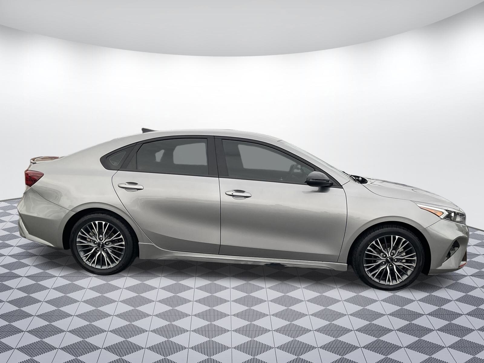 2023 Kia Forte GT-Line photo 2