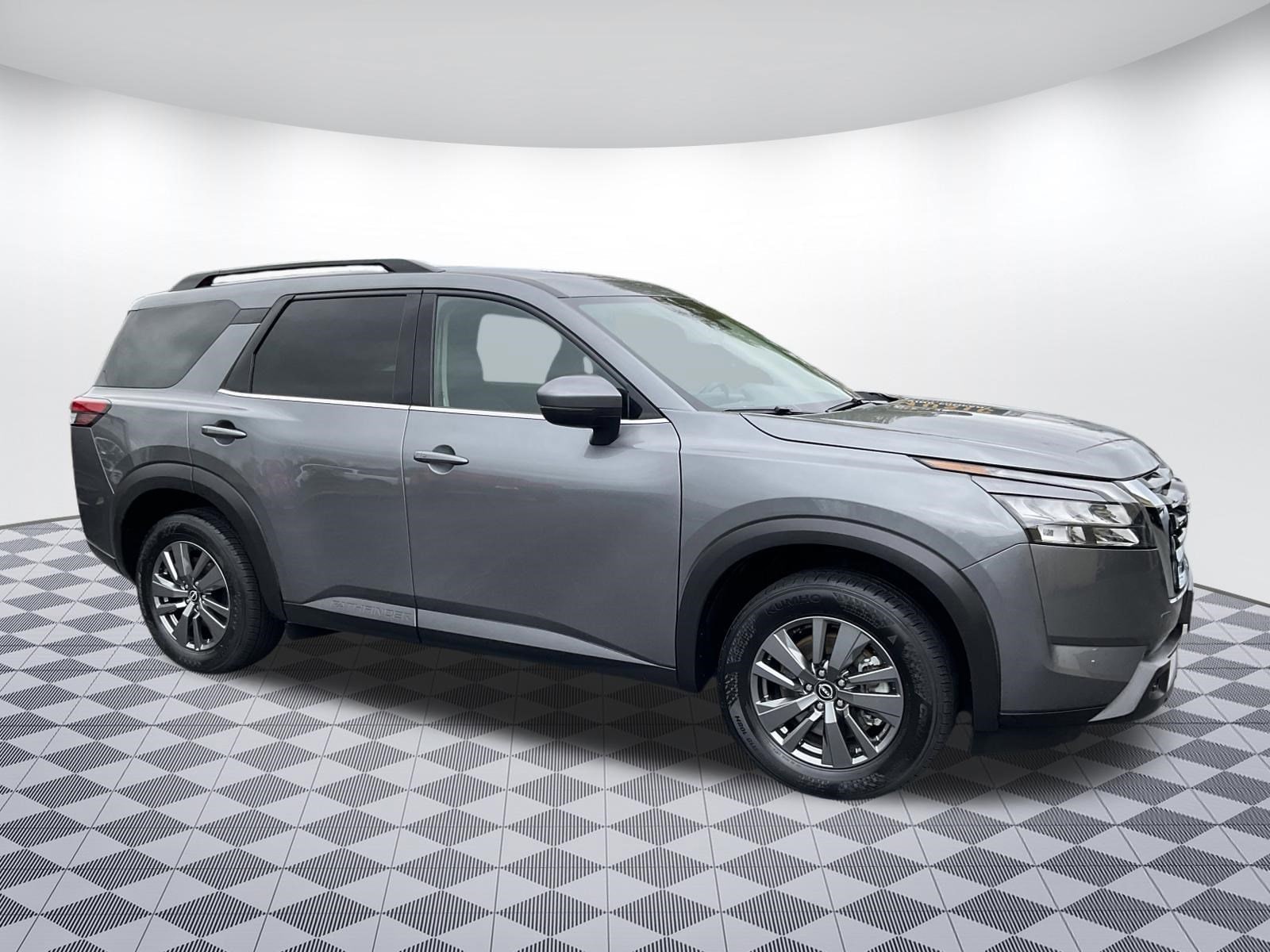 2025 Nissan Pathfinder SV 4WD's photo