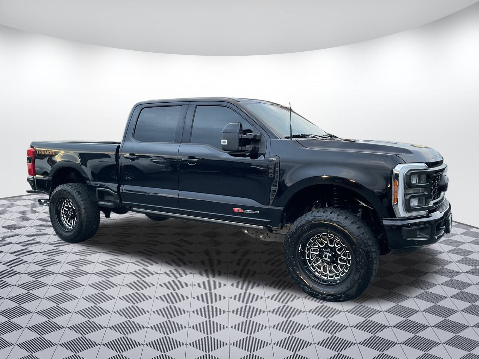 2023 Ford F-350 Super Duty Lariat's photo