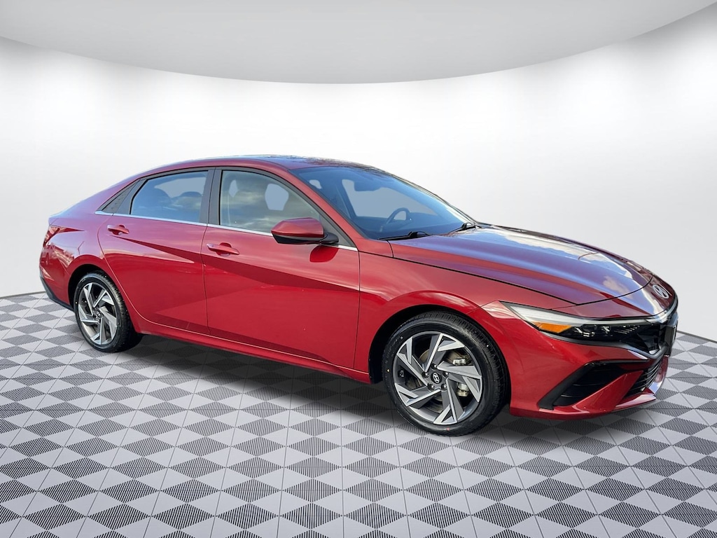 Used 2025 Hyundai Elantra SEL Convenience Sedan