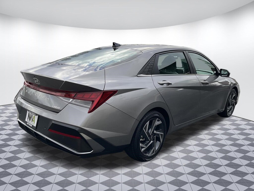 Used 2024 Hyundai Elantra Limited Sedan