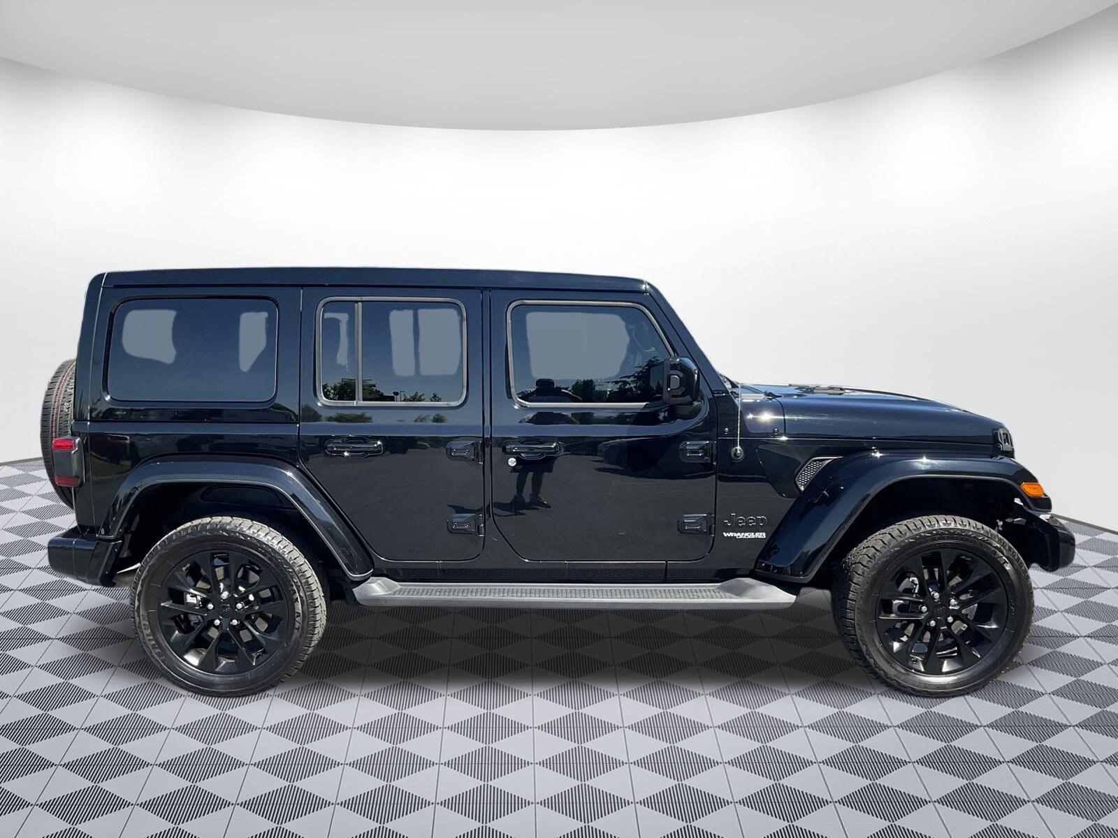 2021 Jeep Wrangler Unlimited Sahara photo 2