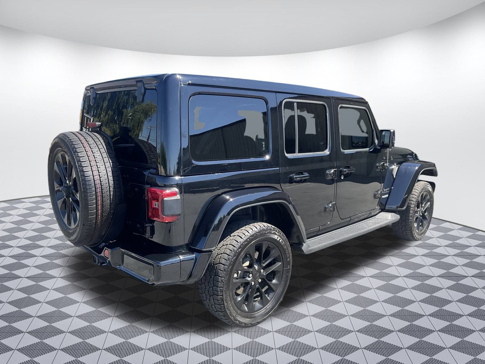 2021 Jeep Wrangler Unlimited Sahara photo 3