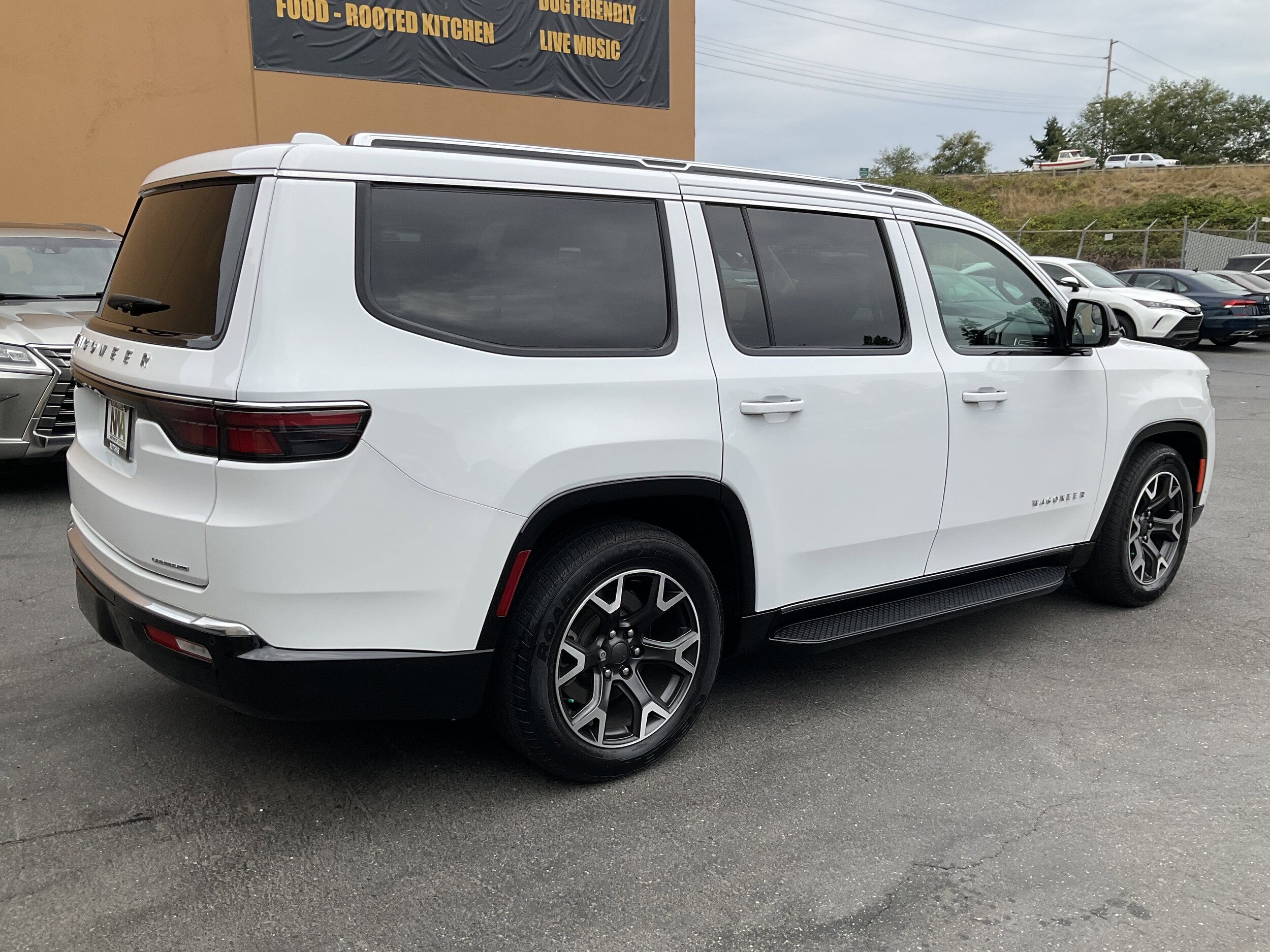 2023 Jeep Wagoneer Series III photo 3