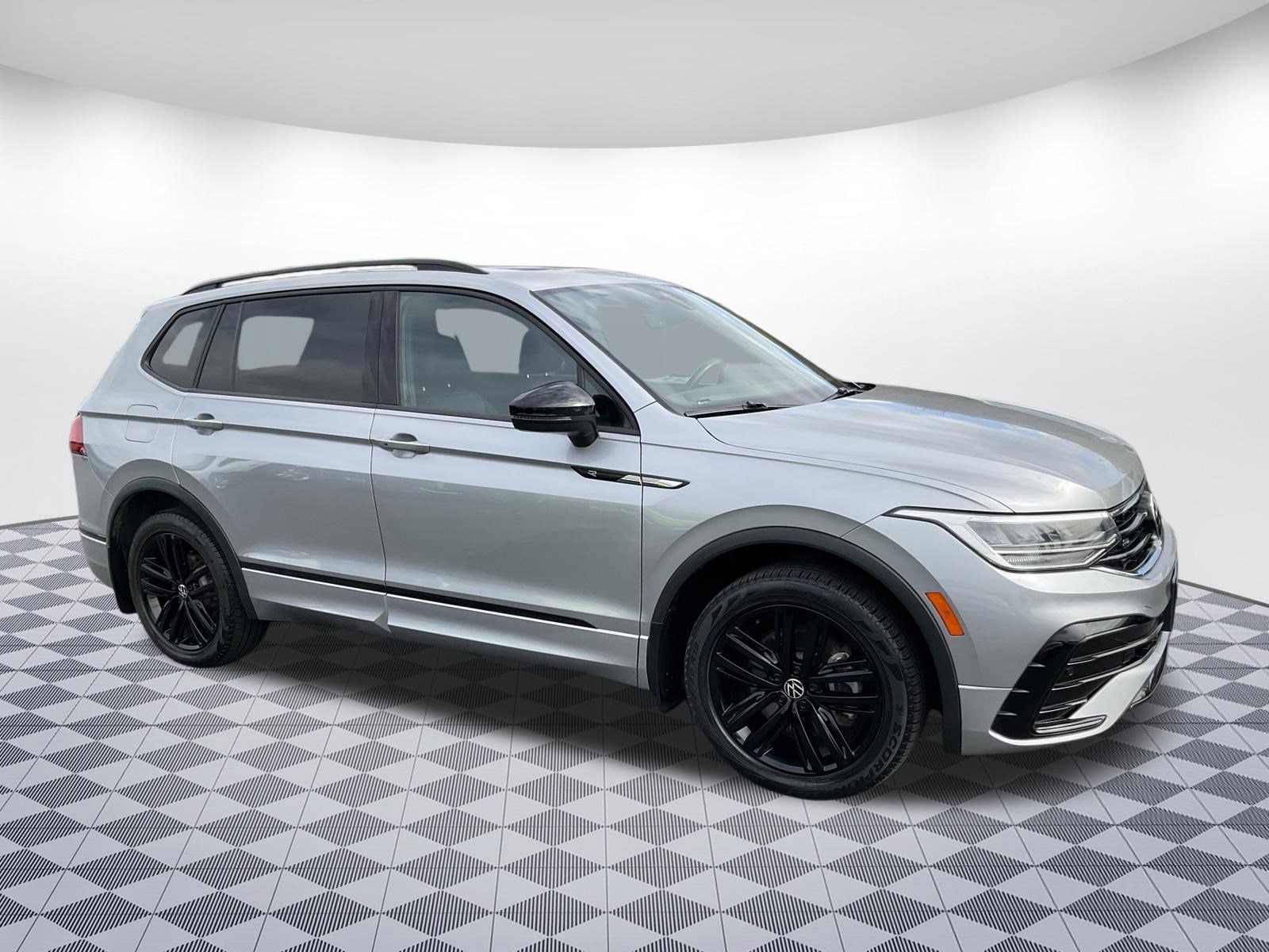 2022 Volkswagen Tiguan 2.0T SE R-Line Black 4Motion's photo