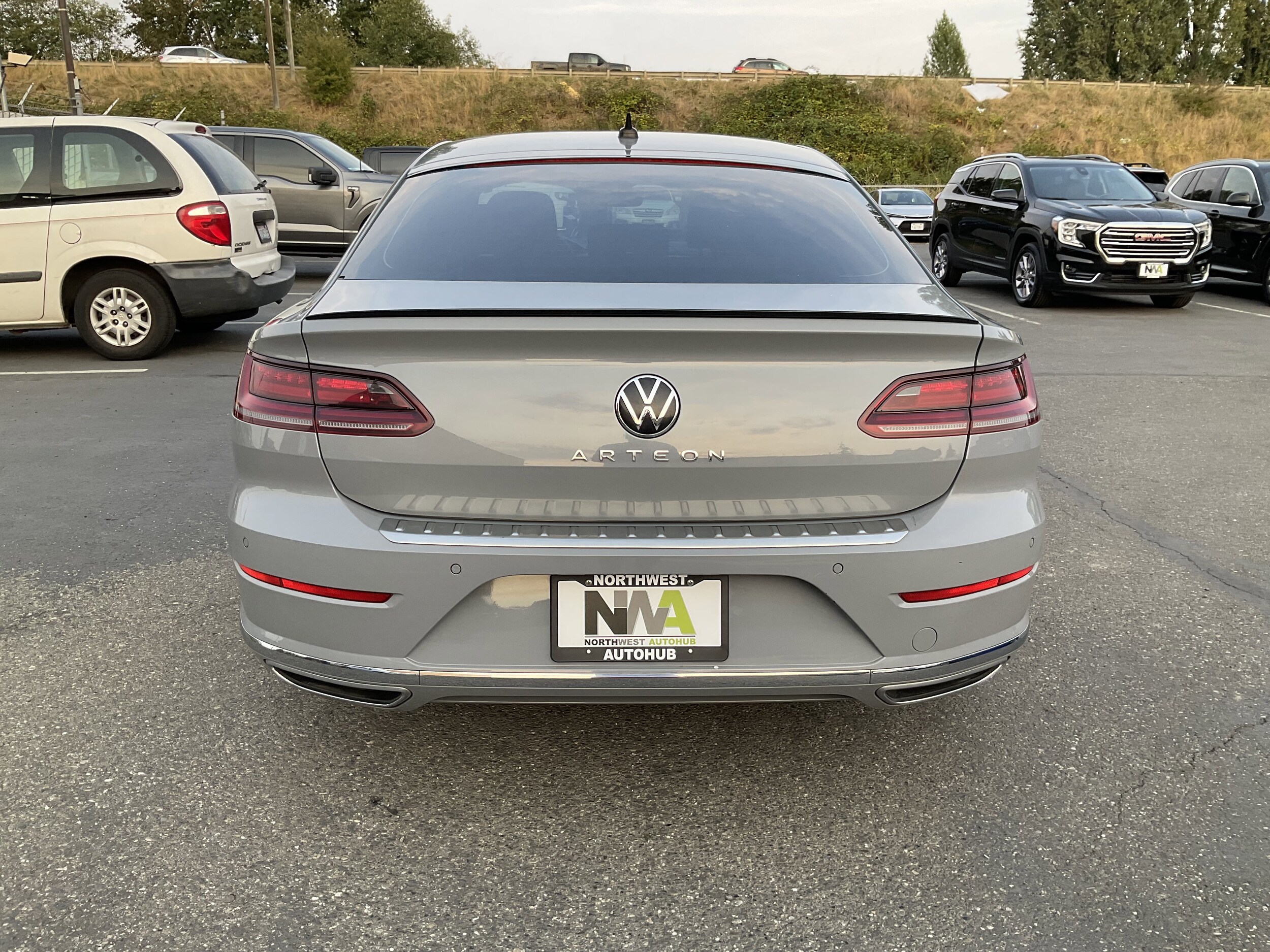 2022 Volkswagen Arteon SE R-Line photo 2