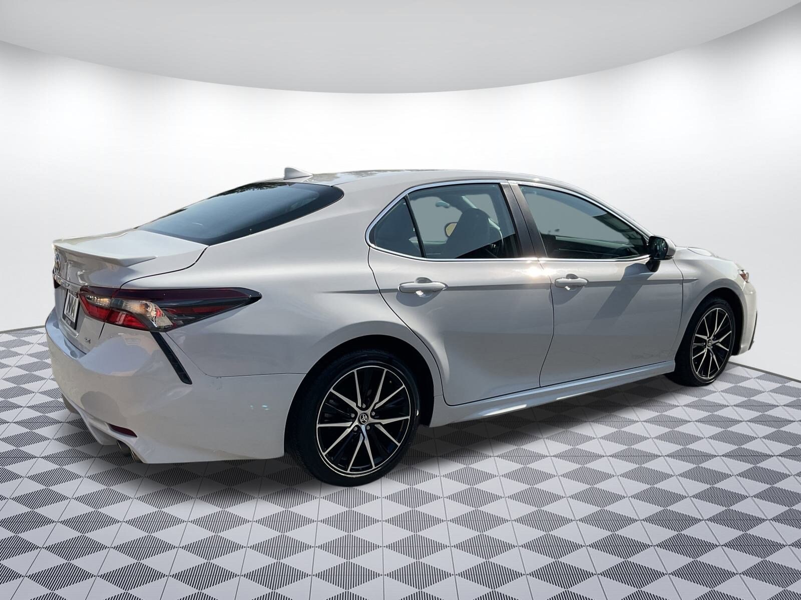 2024 Toyota Camry SE photo 3