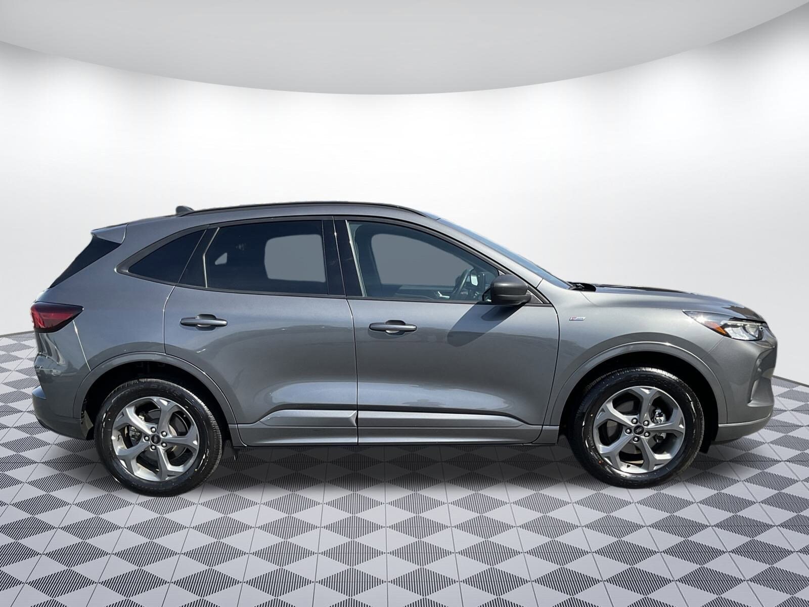 2024 Ford Escape ST-Line photo 2