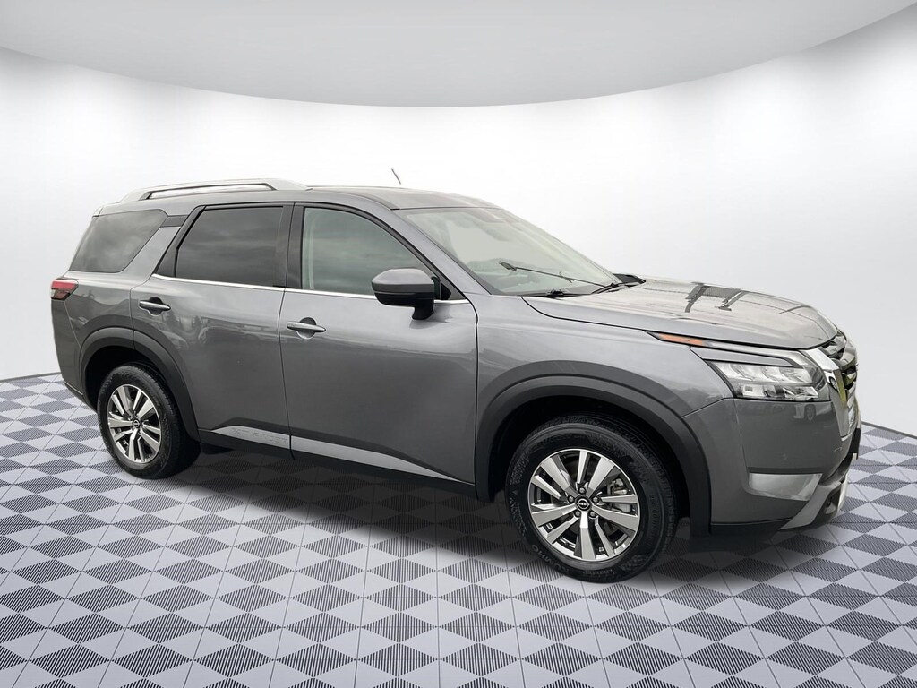 Used 2025 Nissan Pathfinder SL SUV