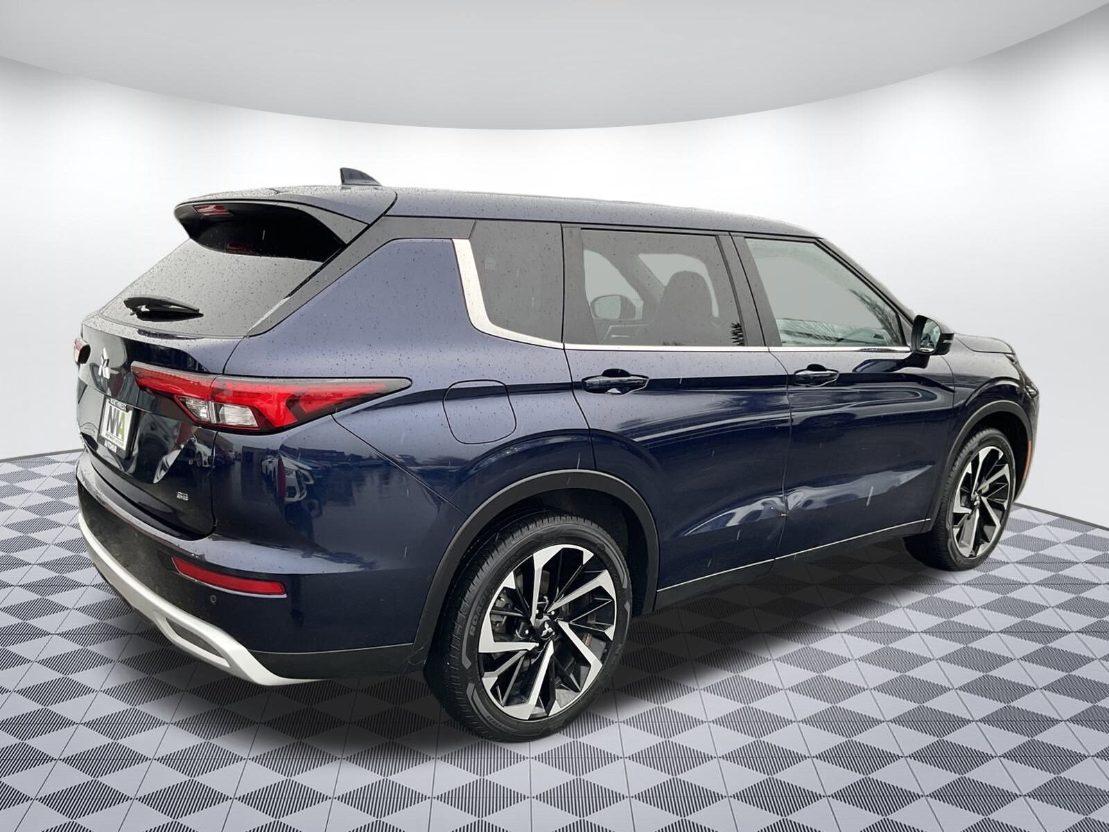 2024 Mitsubishi Outlander SE Black Edition photo 3