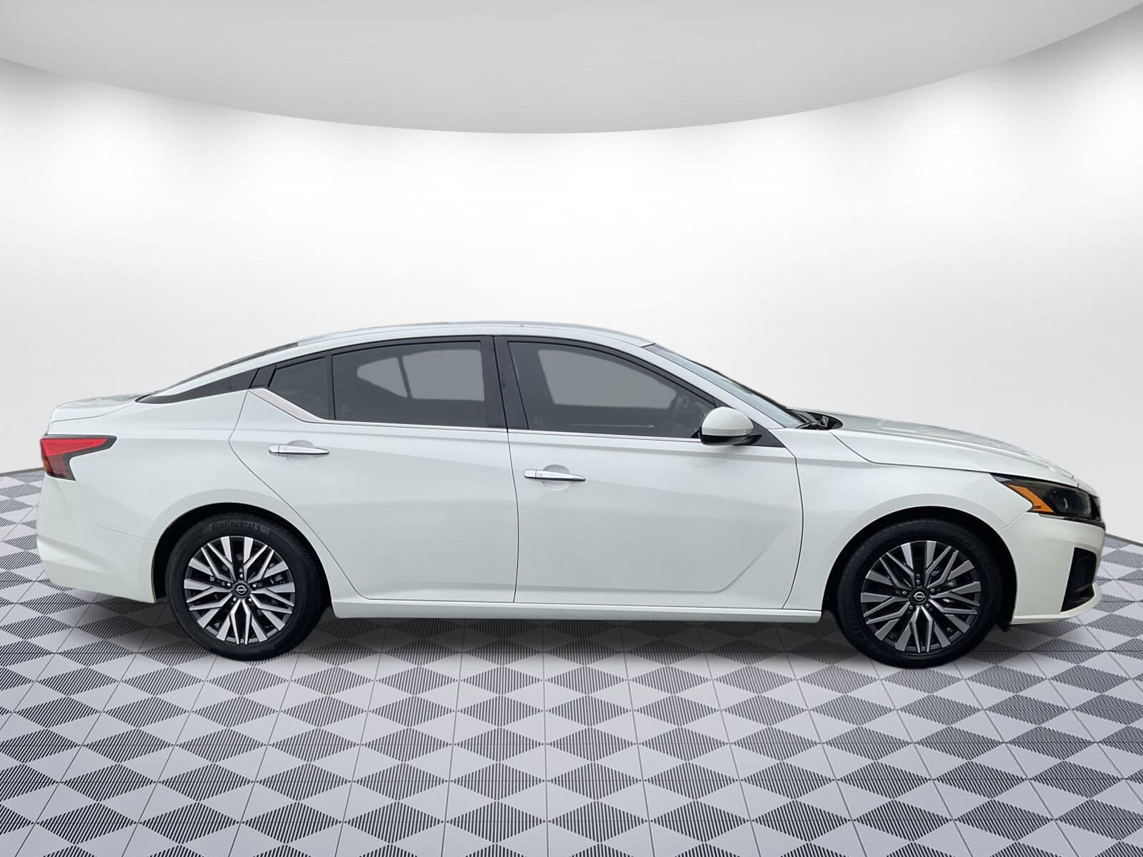 2023 Nissan Altima 2.5 SV photo 2